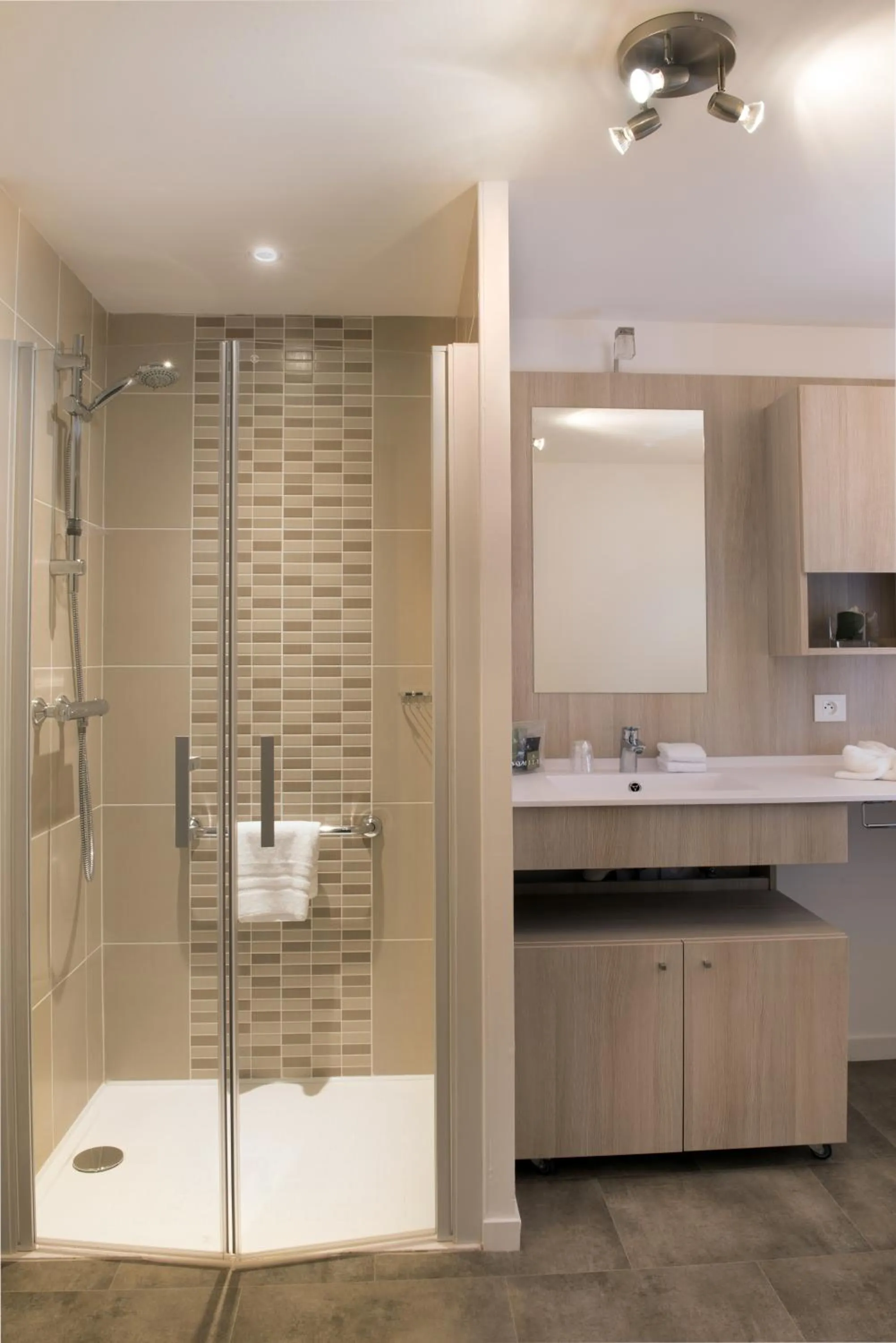 Bathroom in Domitys Les Gréements d'Or - résidence séniors