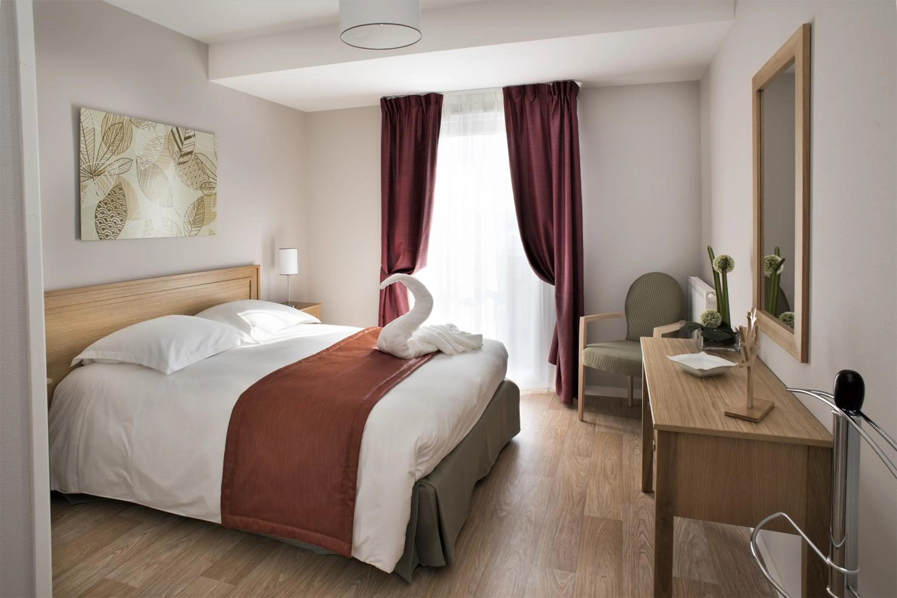 Bedroom, Bed in Domitys Les Gréements d'Or - résidence séniors