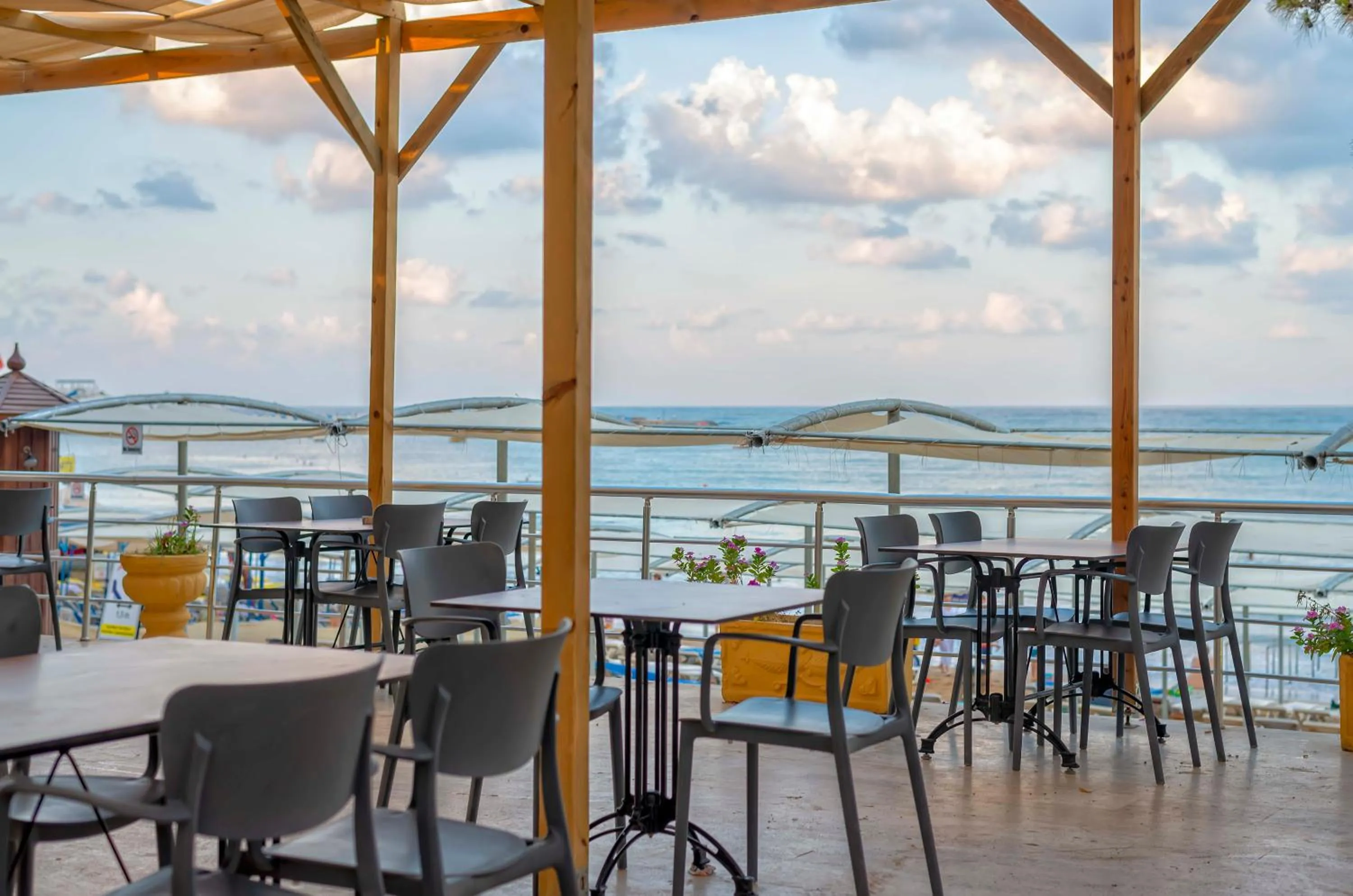 Restaurant/places to eat in Armas Green Fugla Beach