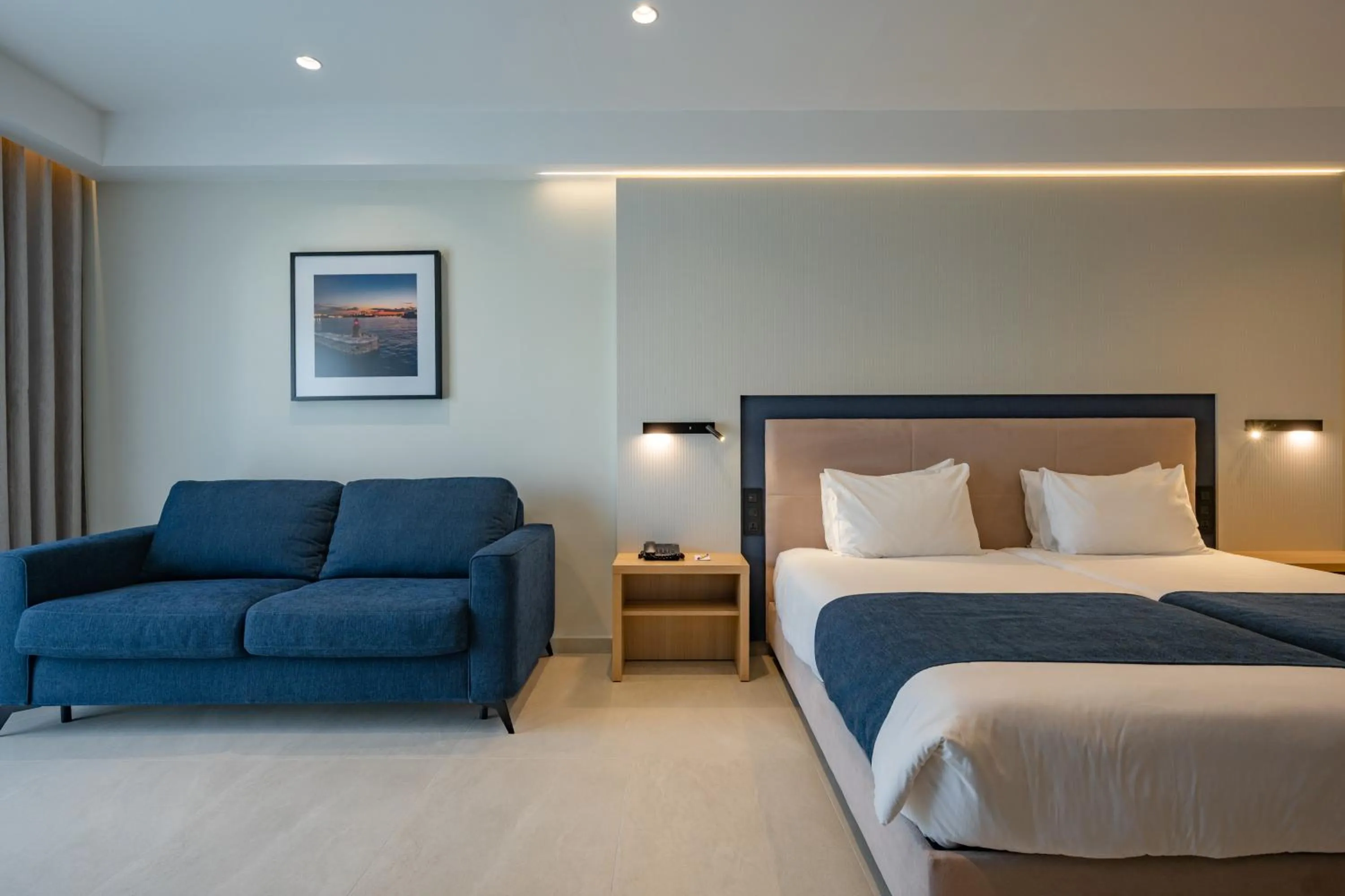 Seating area, Bed in Maritim Antonine Hotel & Spa