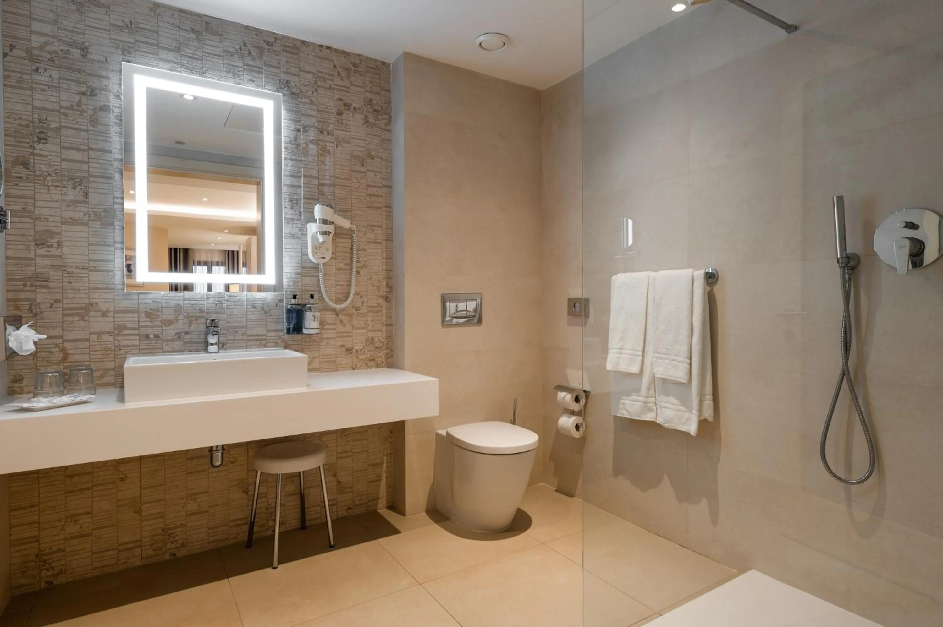 Shower in Maritim Antonine Hotel & Spa