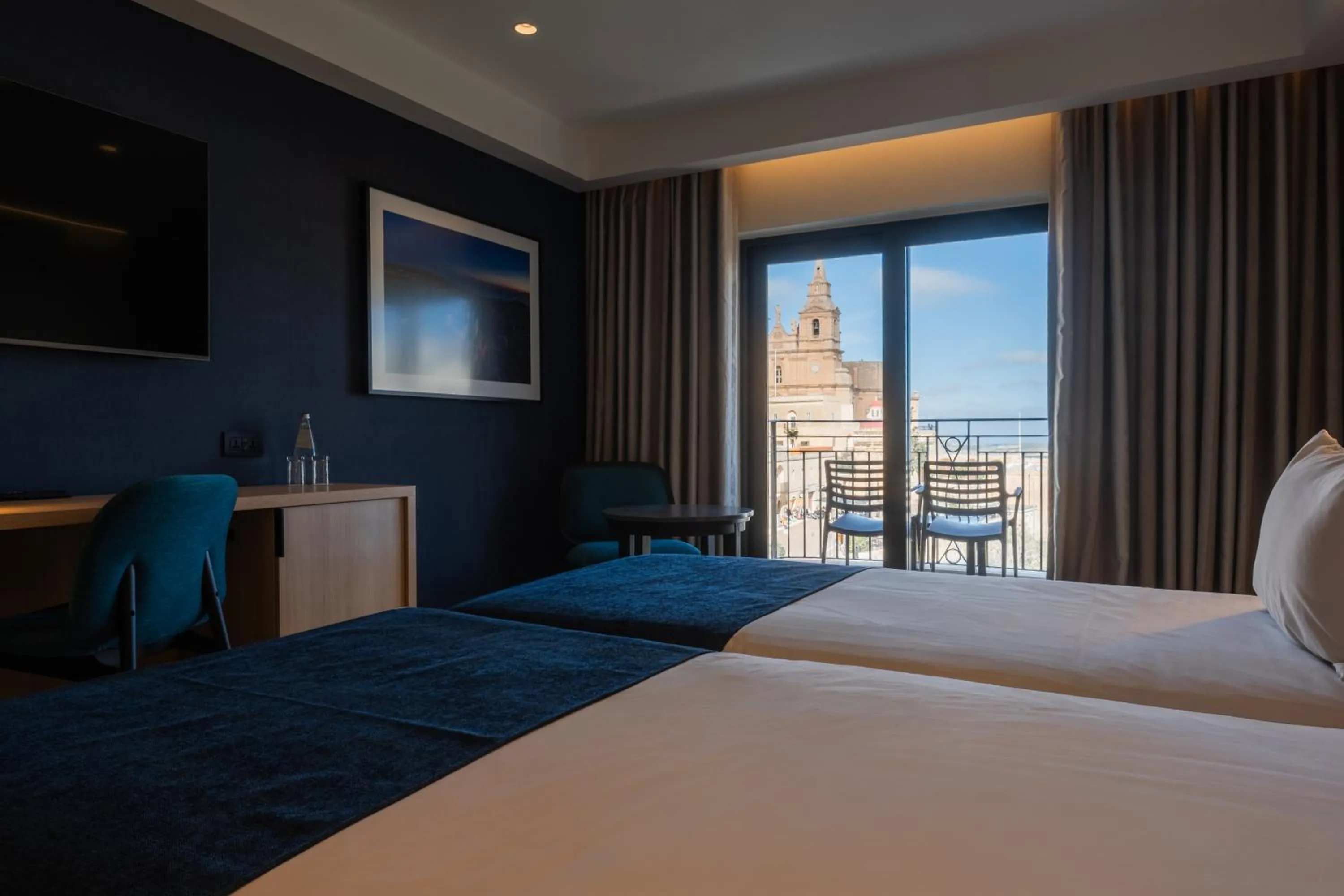 City view, Bed in Maritim Antonine Hotel & Spa