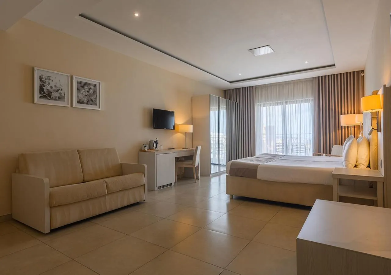 Bed in Maritim Antonine Hotel & Spa