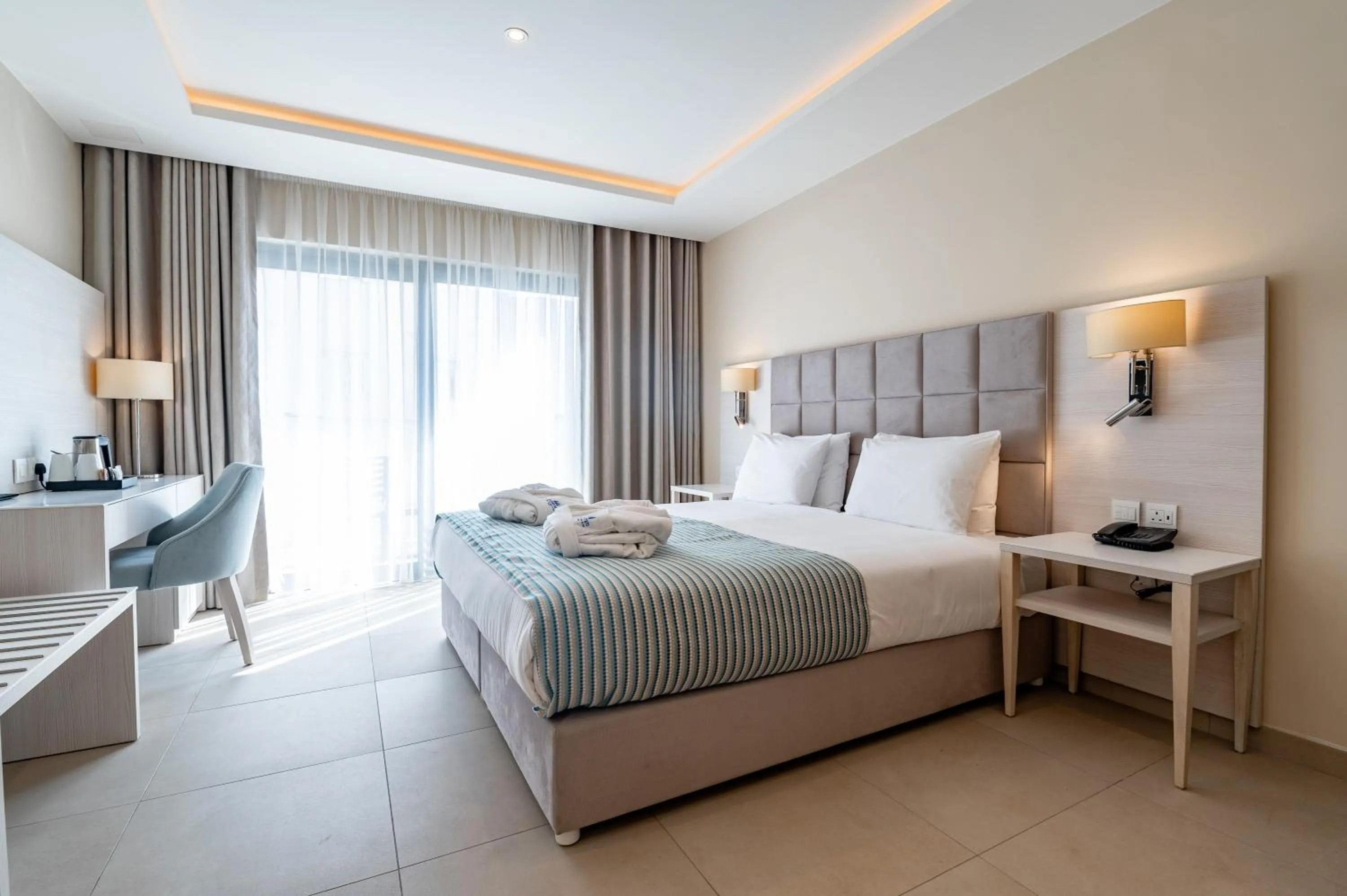 Bed in Maritim Antonine Hotel & Spa