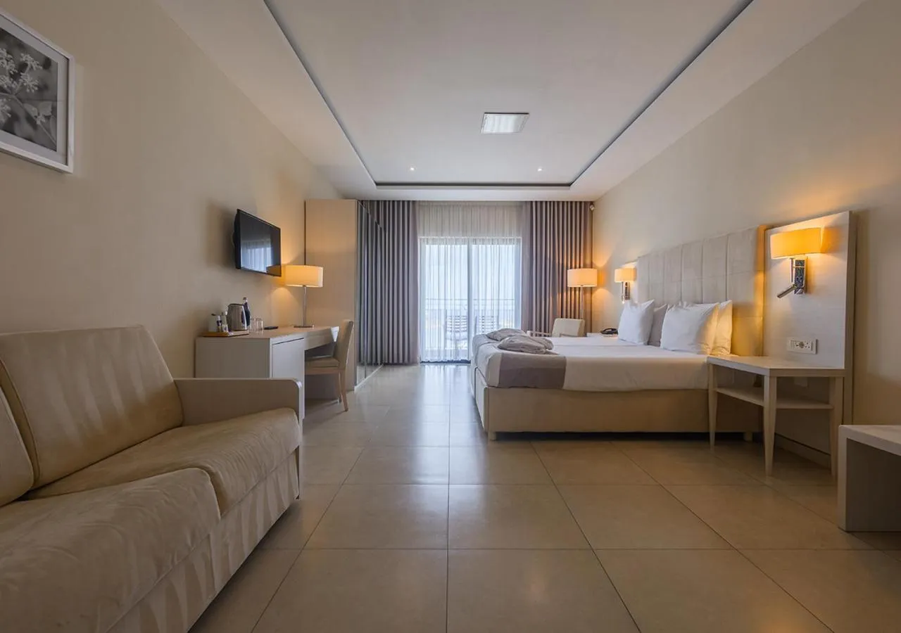 Bed in Maritim Antonine Hotel & Spa