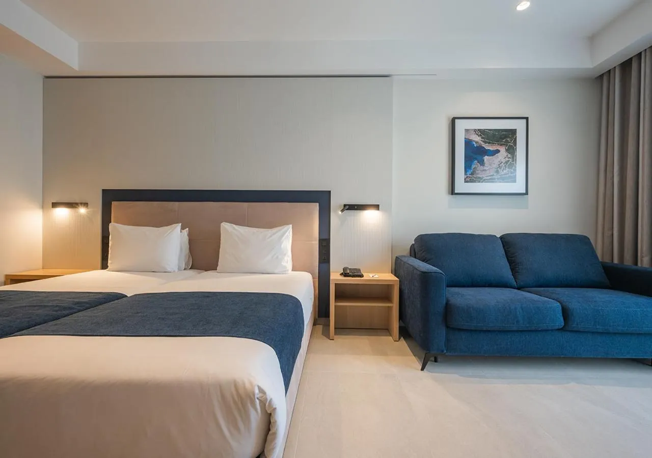 Bed in Maritim Antonine Hotel & Spa