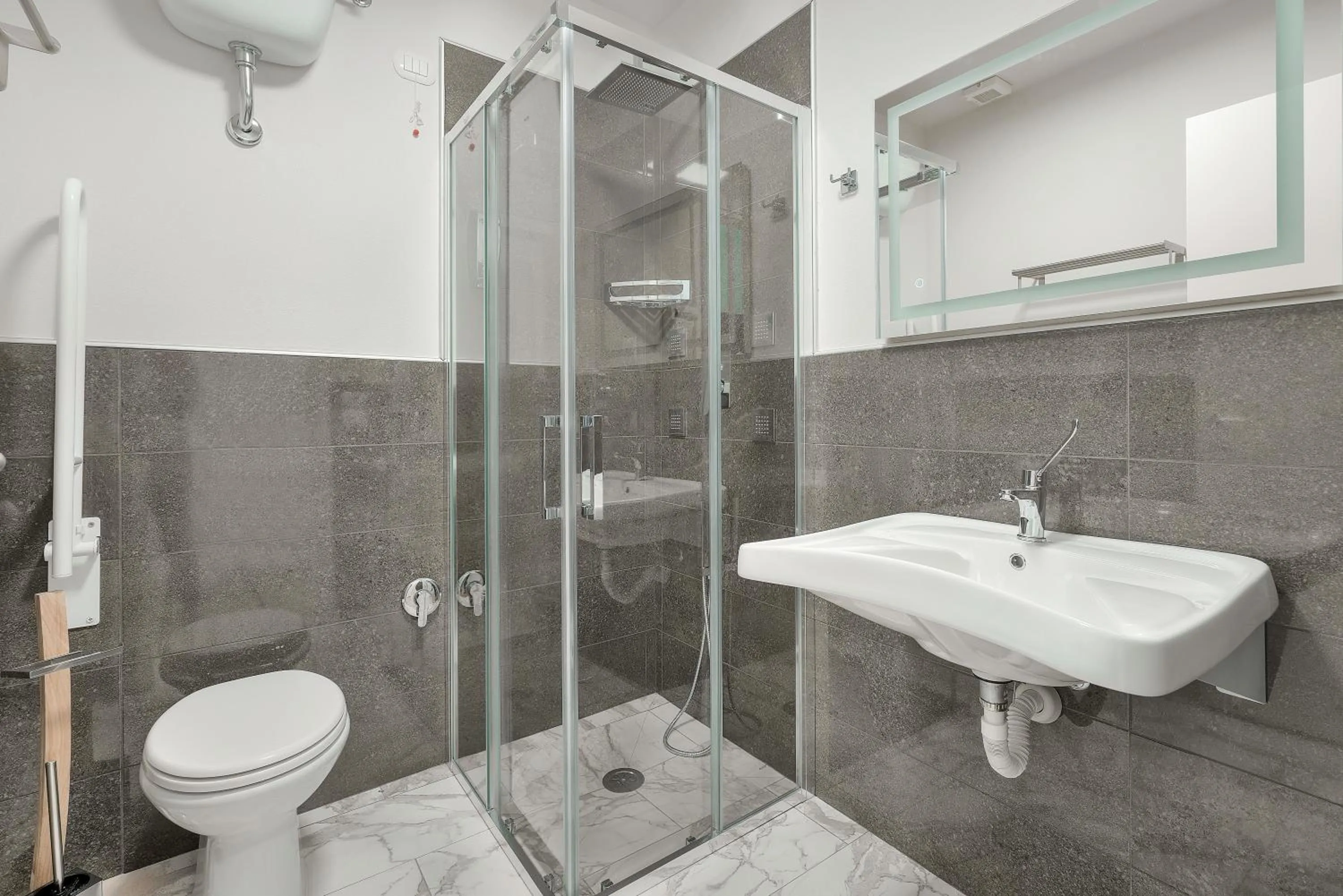 Bathroom in Hotel Cosmos