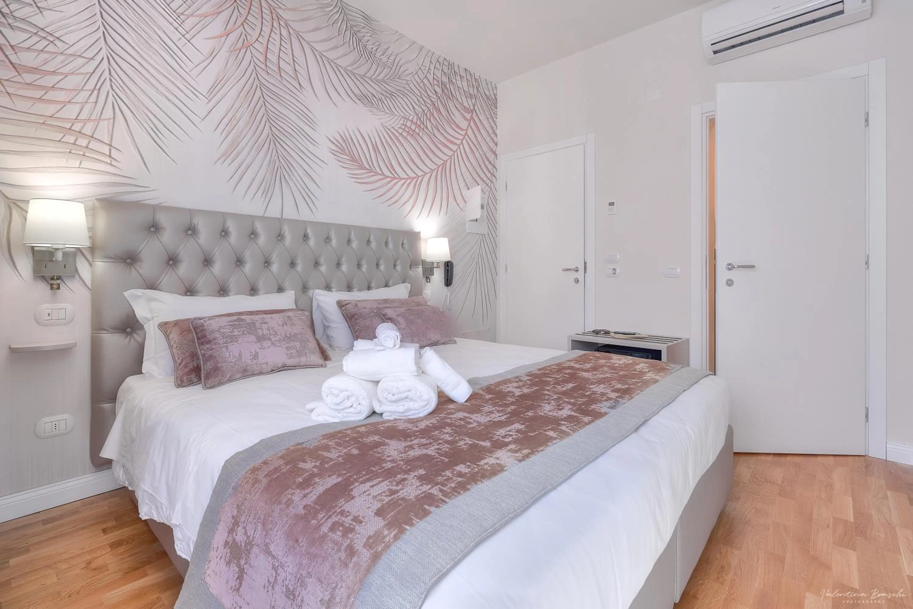 Photo of the whole room, Bed in Hotel Cosmos