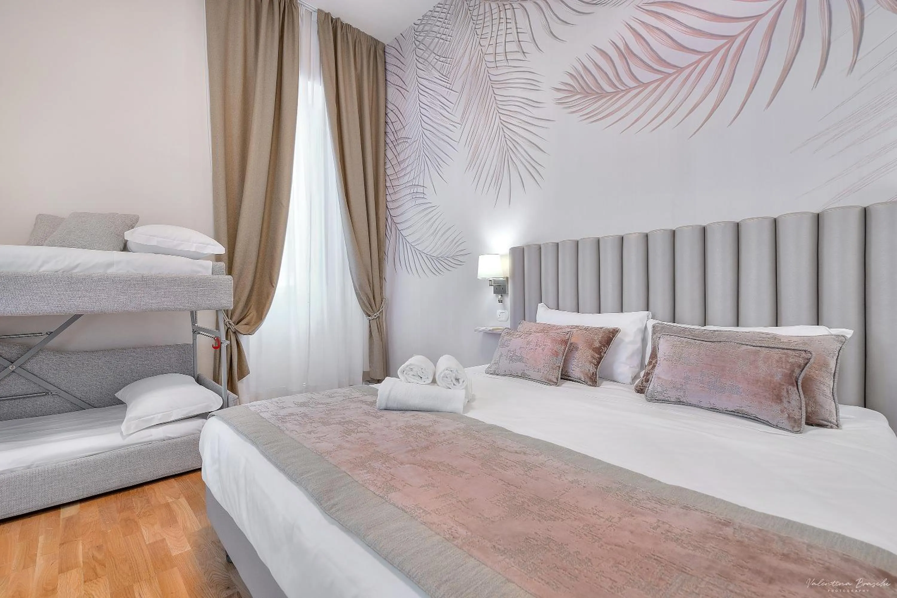 Photo of the whole room, Bed in Hotel Cosmos