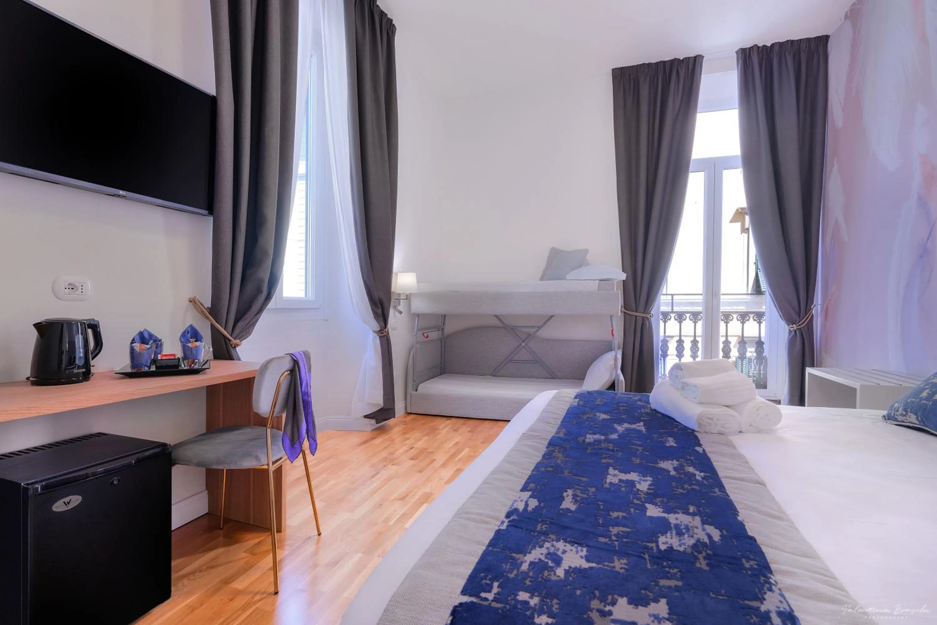 Photo of the whole room, Bed in Hotel Cosmos