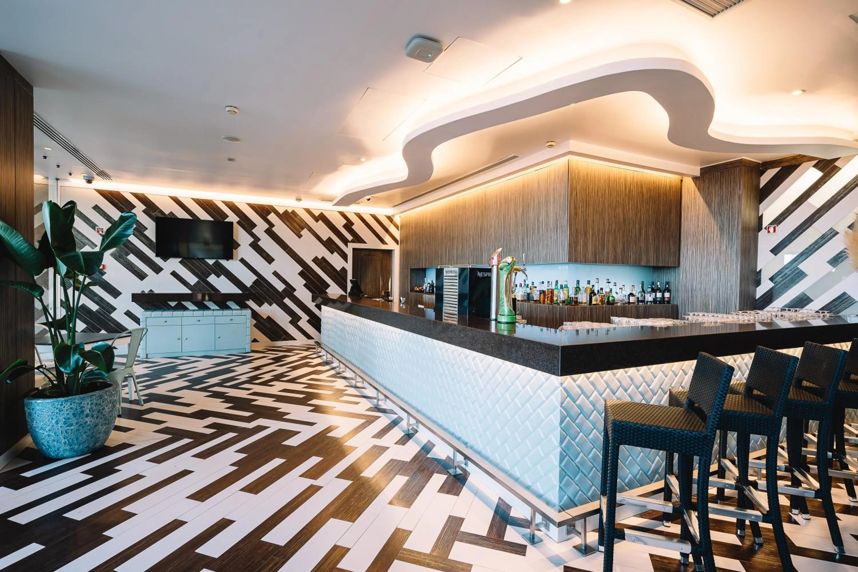 Restaurant/places to eat in Real Marina Hotel & Spa