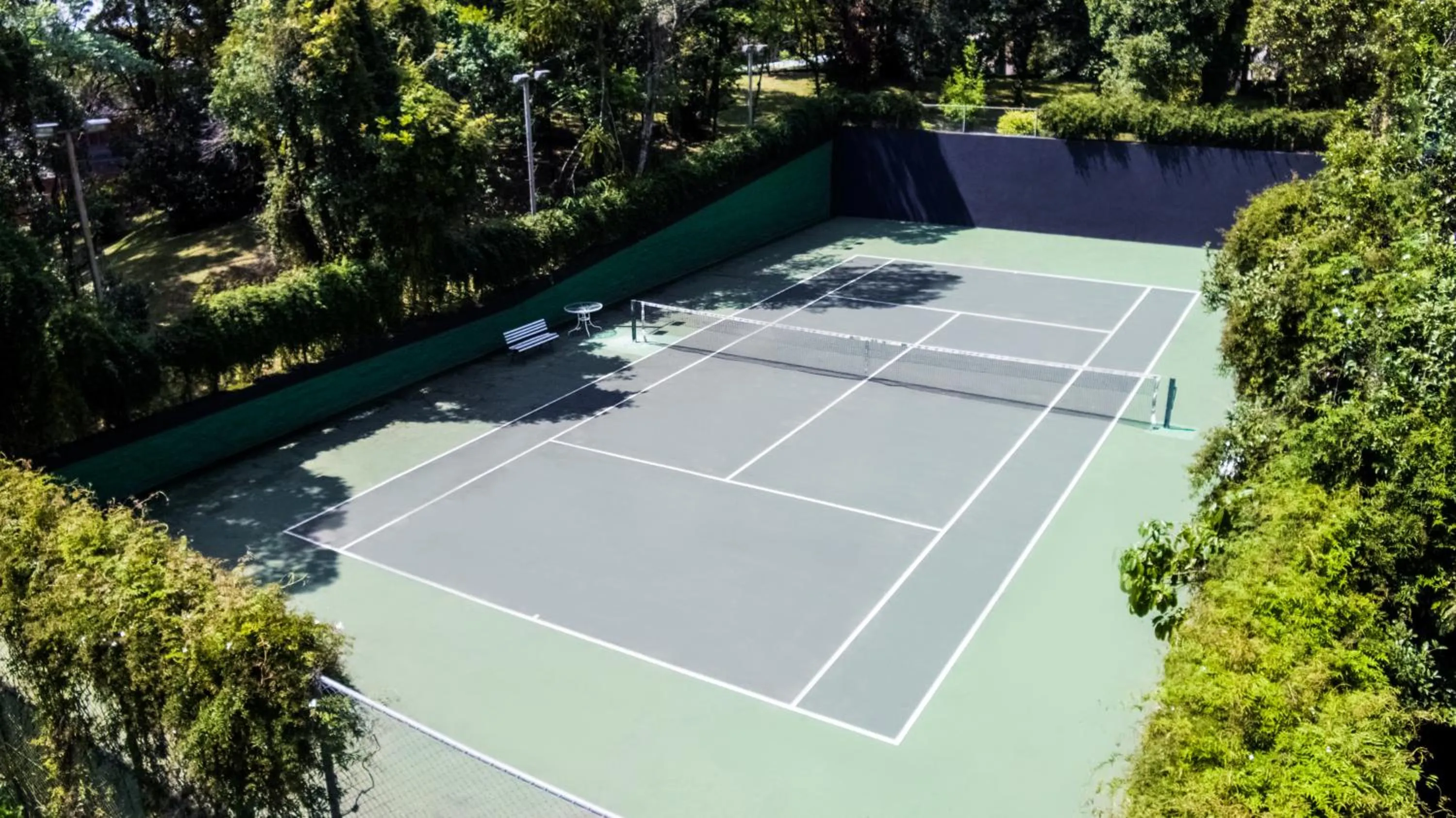 Tennis court in Wish Serrano Resort