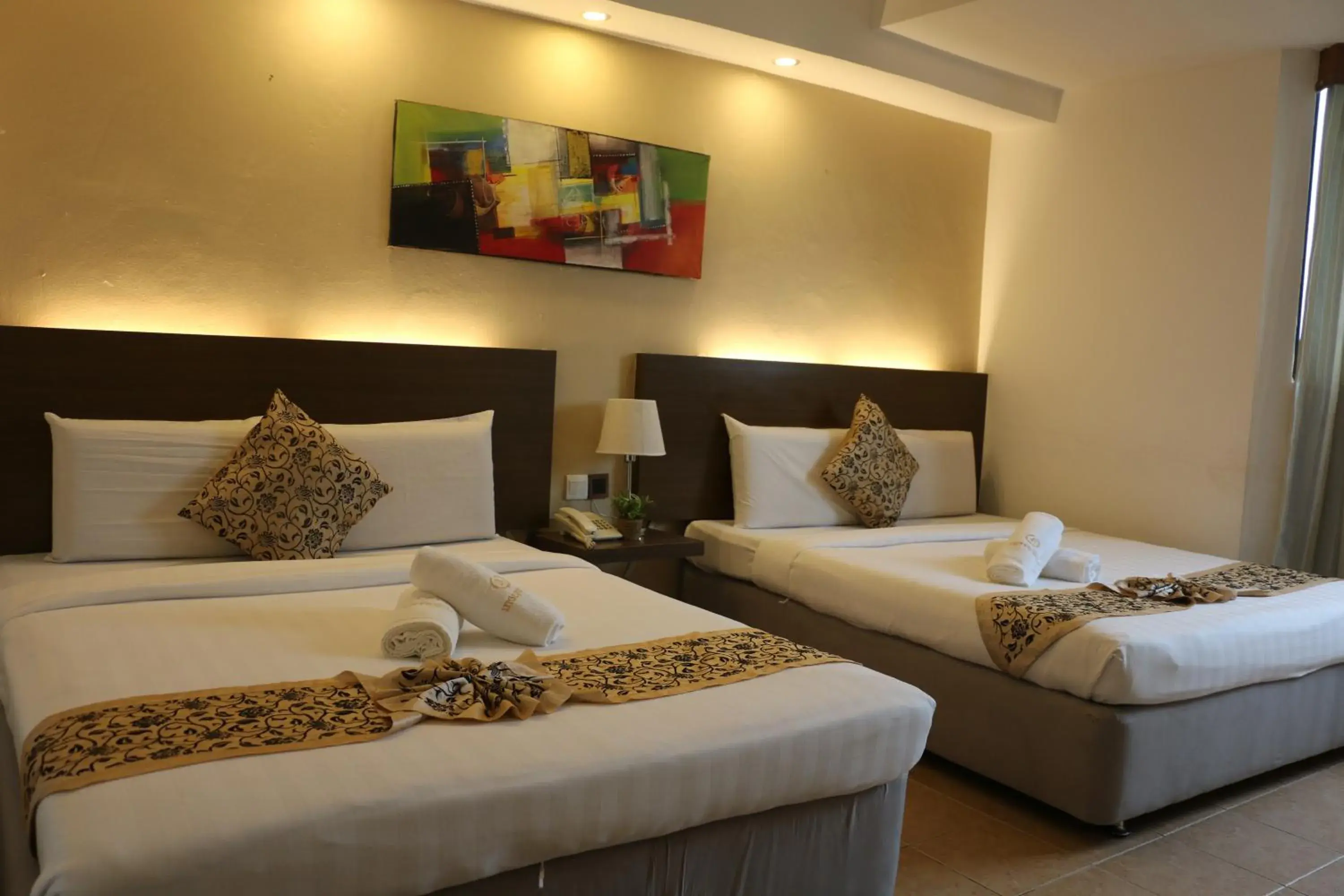 Deluxe Family Room in Eagle Bay Hotel Deluxe Family Room in Eagle Bay Hotel