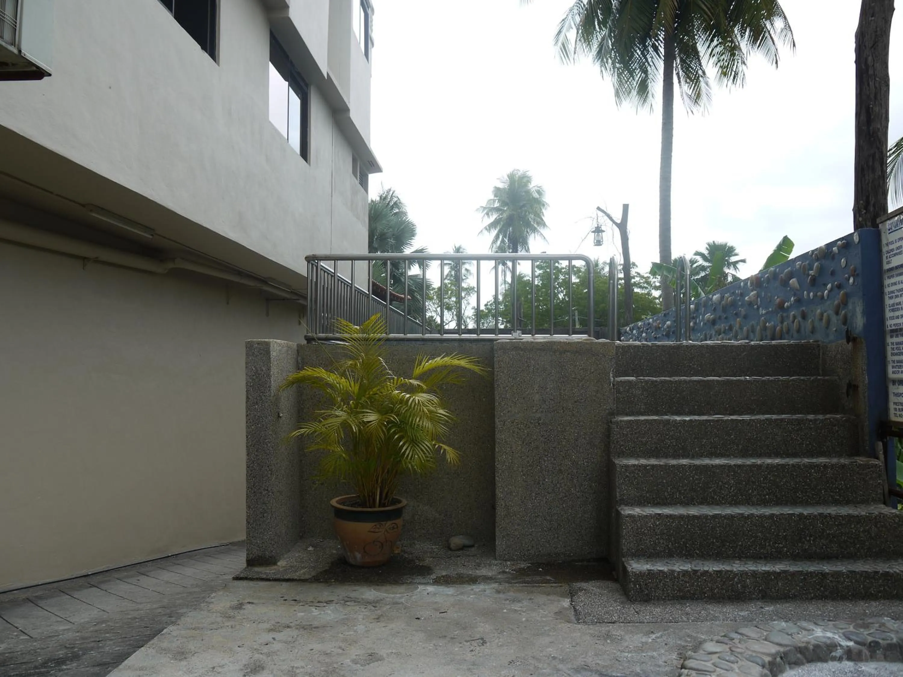 Swimming pool in Eagle Bay Hotel