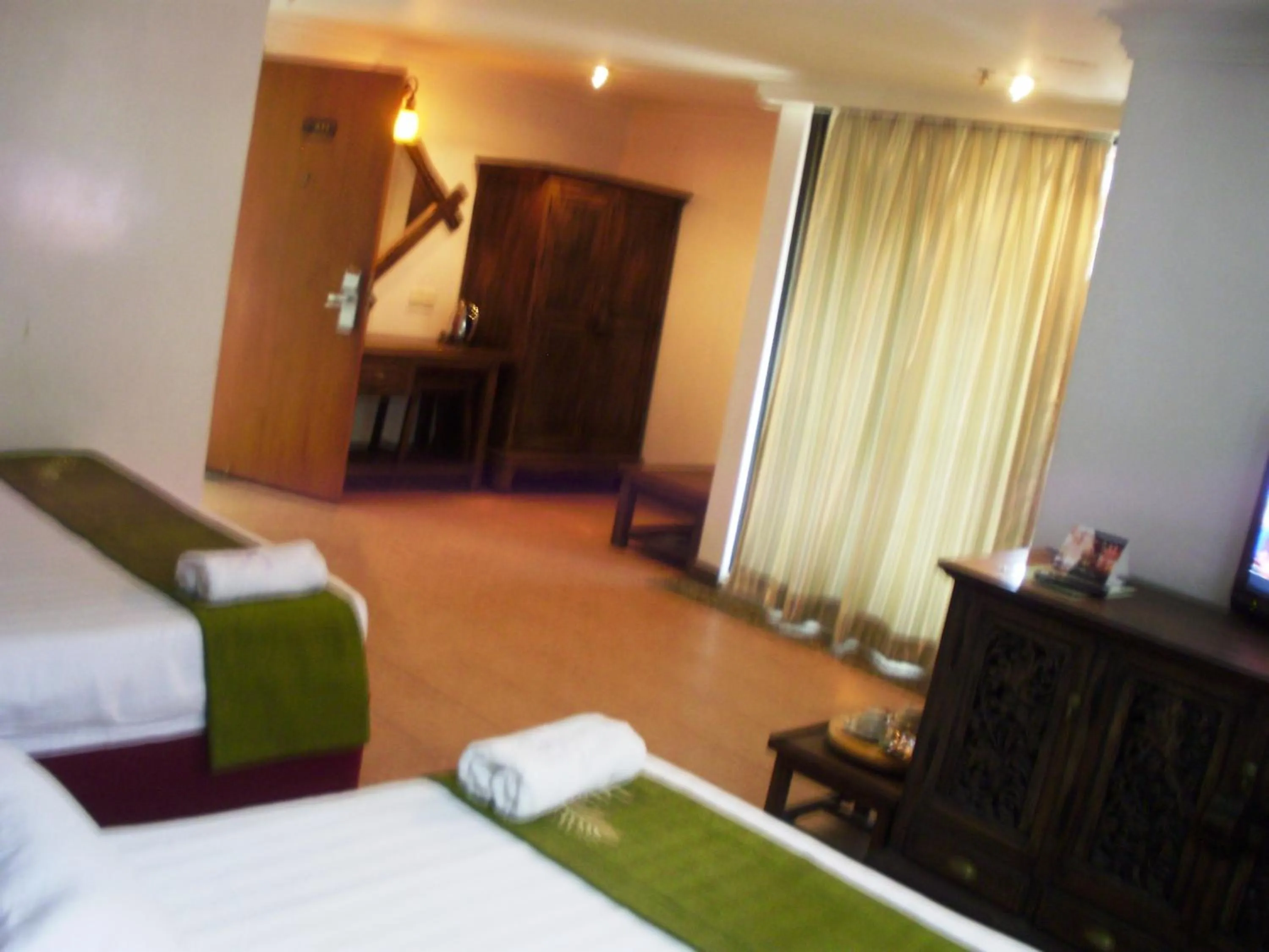 Bedroom, Bed in Eagle Bay Hotel