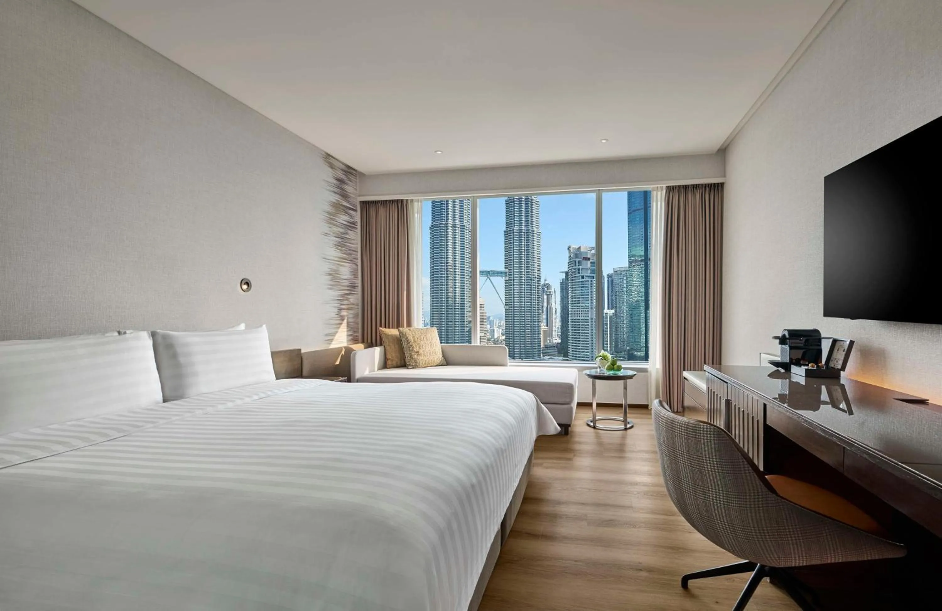 Bedroom, Bed in Traders Hotel, Kuala Lumpur