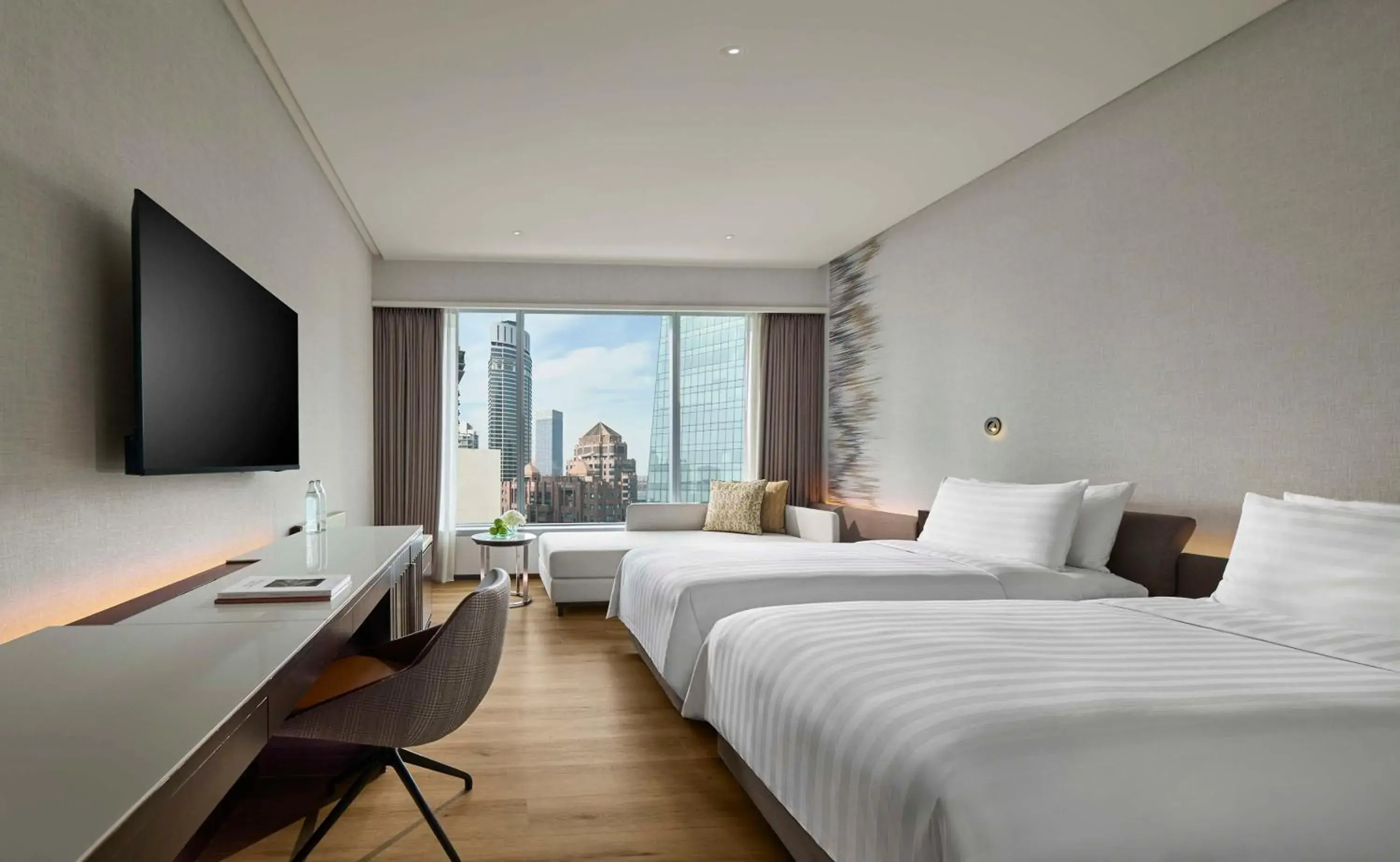 Deluxe Room – Twin bed (Newly Refurbished) in Traders Hotel, Kuala Lumpur Deluxe Room – Twin bed (Newly Refurbished) in Traders Hotel, Kuala Lumpur