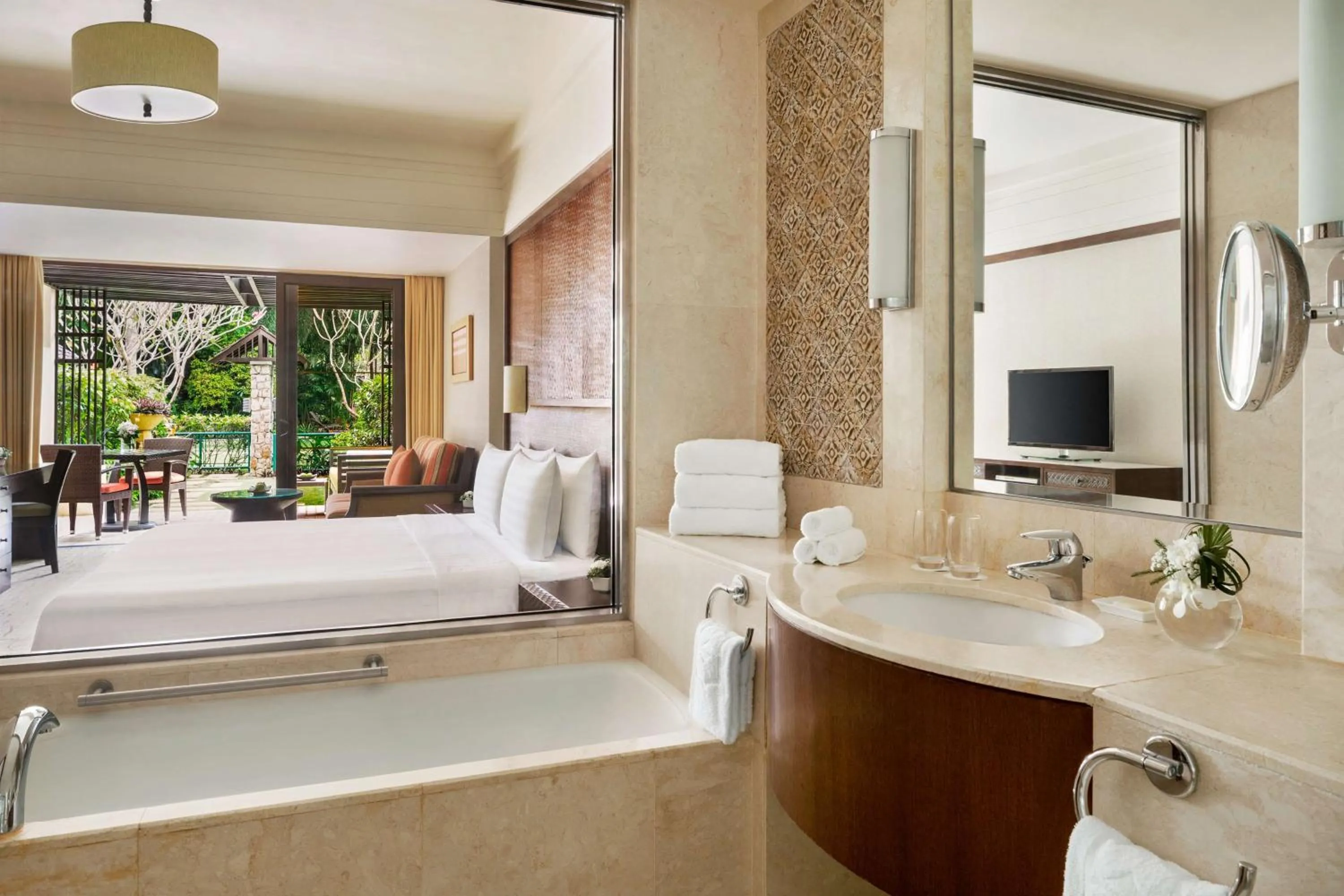 Bathroom, Bed in Shangri-La Rasa Sayang, Penang