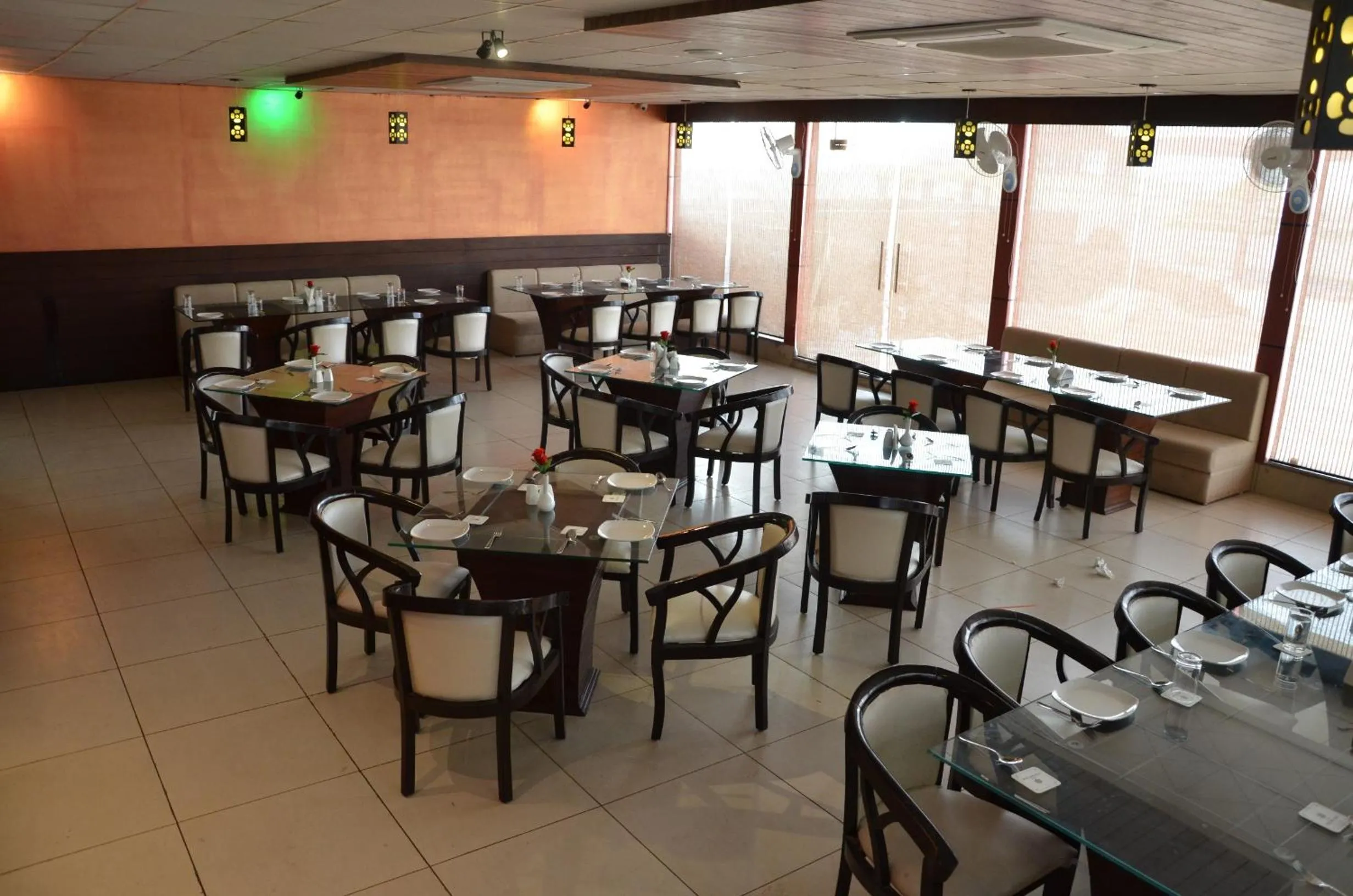 Restaurant/places to eat in Hotel Fortune Blue