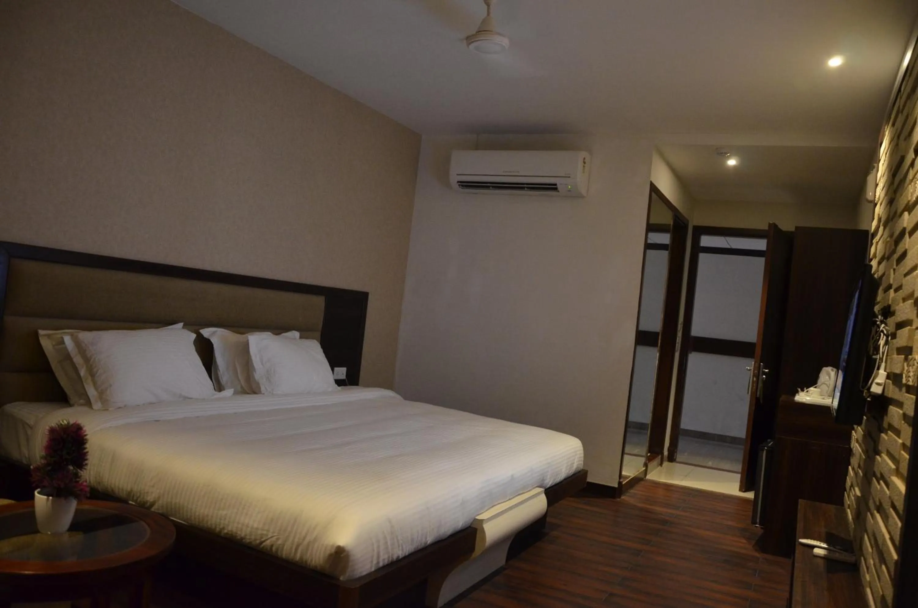 Photo of the whole room in Hotel Fortune Blue