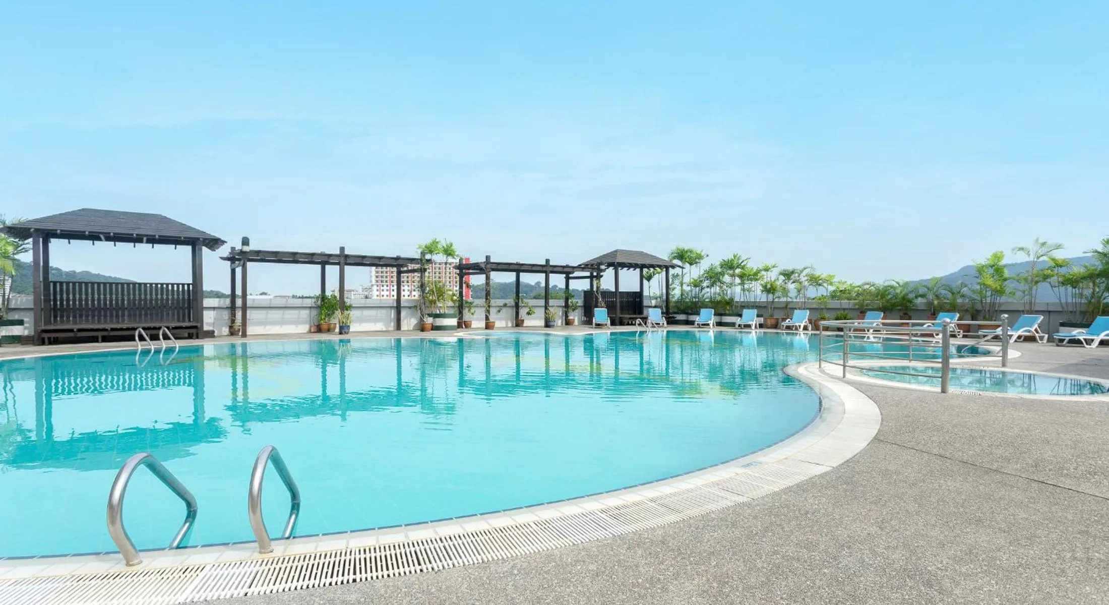 Swimming pool in Bayview Hotel Langkawi