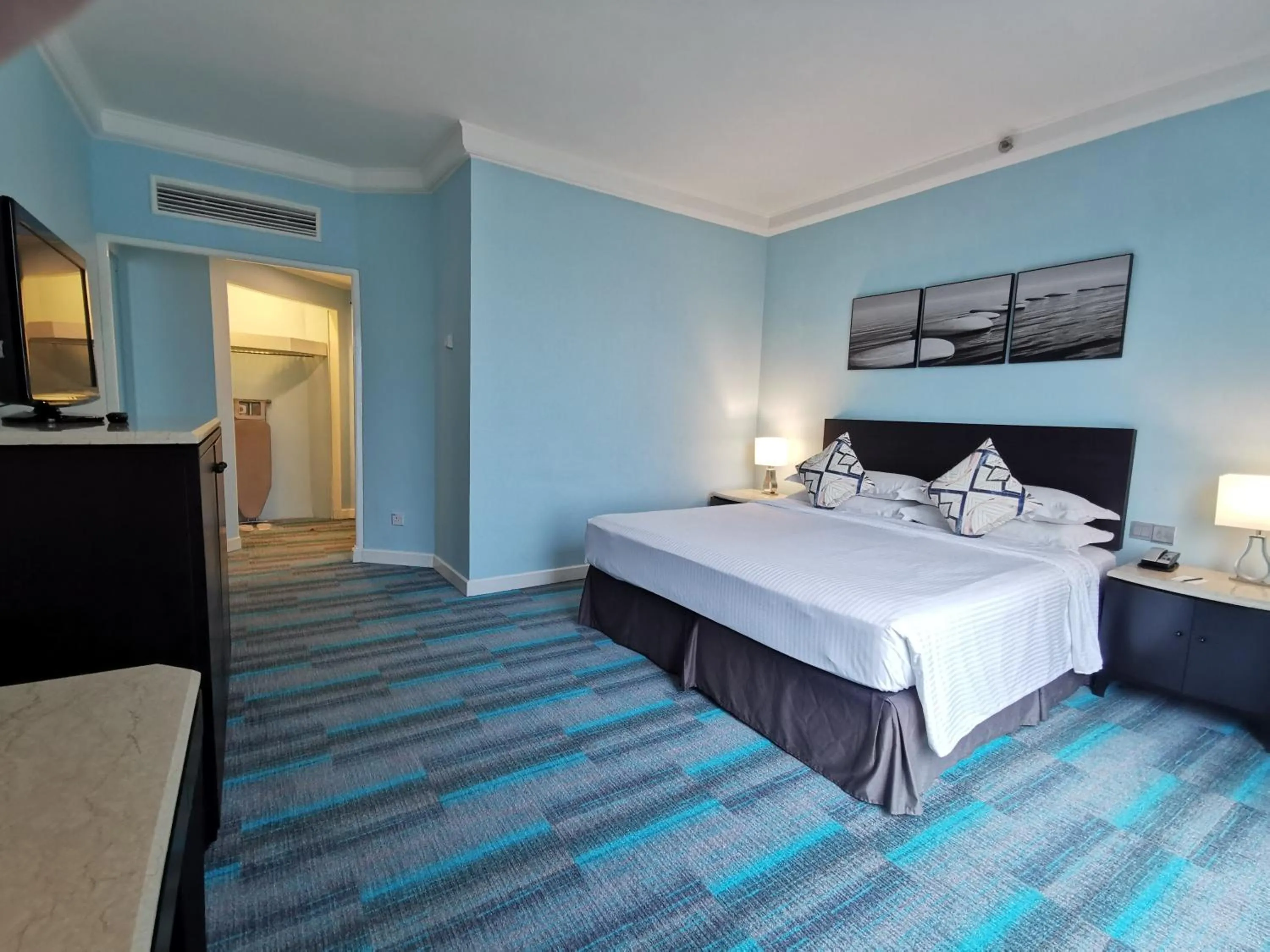 Photo of the whole room in Thistle Johor Bahru