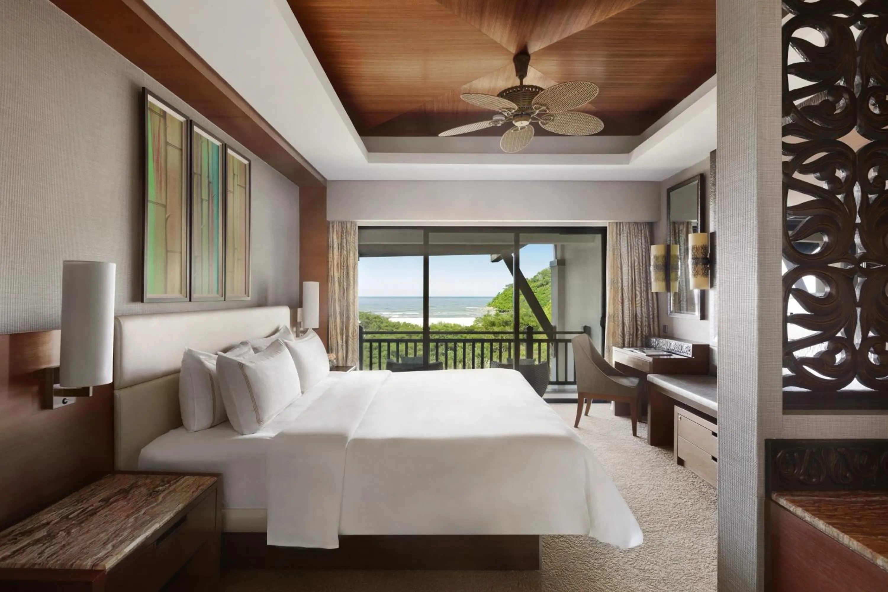 Bed in Shangri-La Rasa Ria, Kota Kinabalu