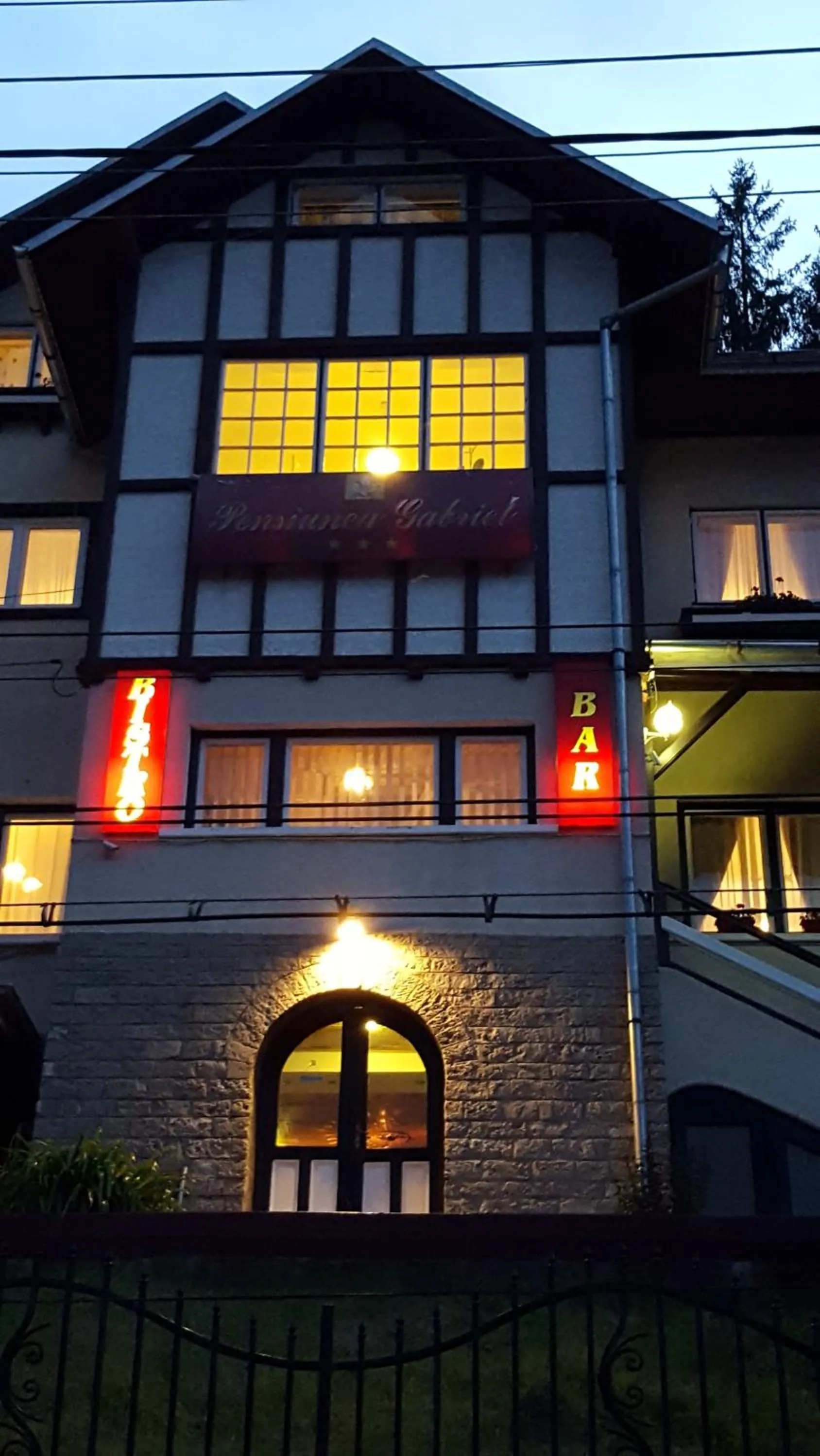 Facade/entrance in Vila Gabriel