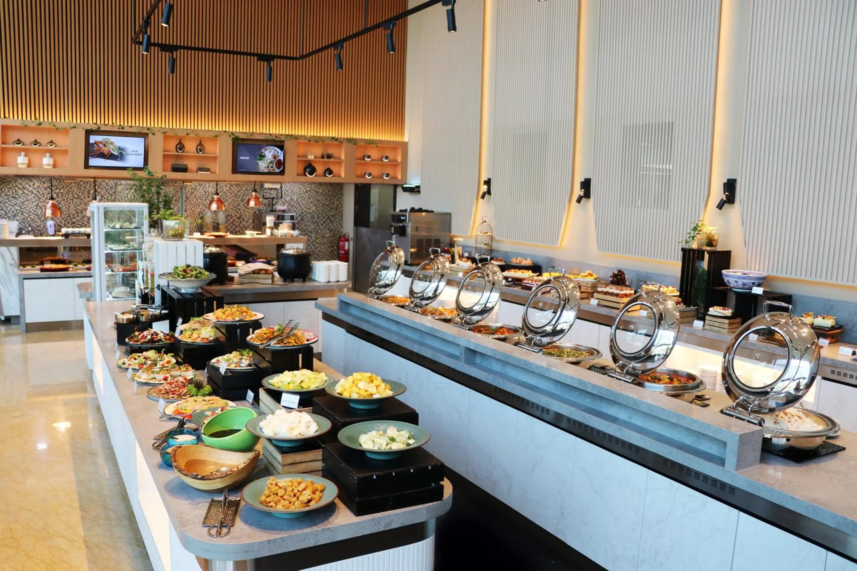 Restaurant/places to eat in Eastin Hotel Penang