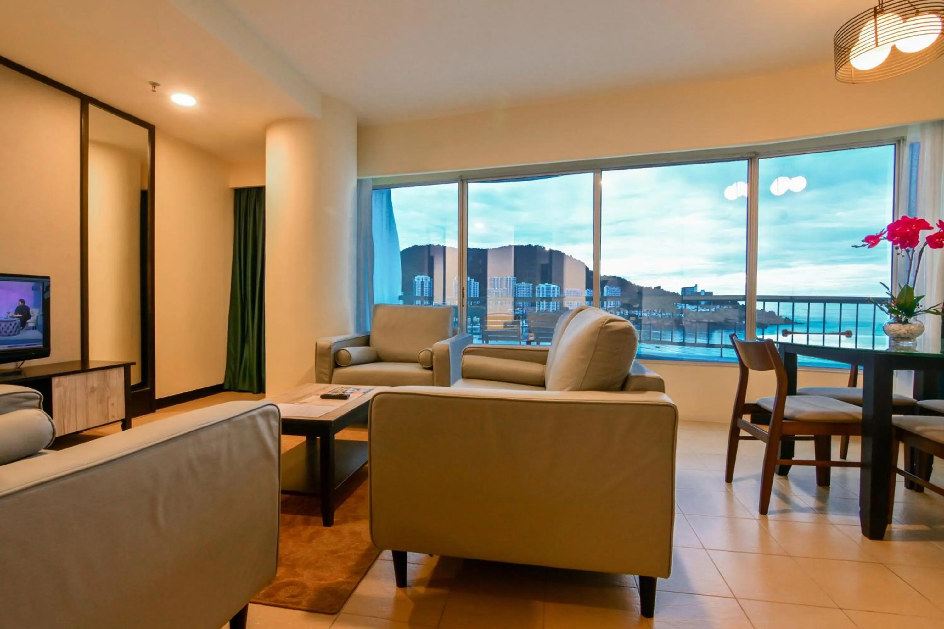 TV and multimedia in Flamingo Hotel by the Beach, Penang