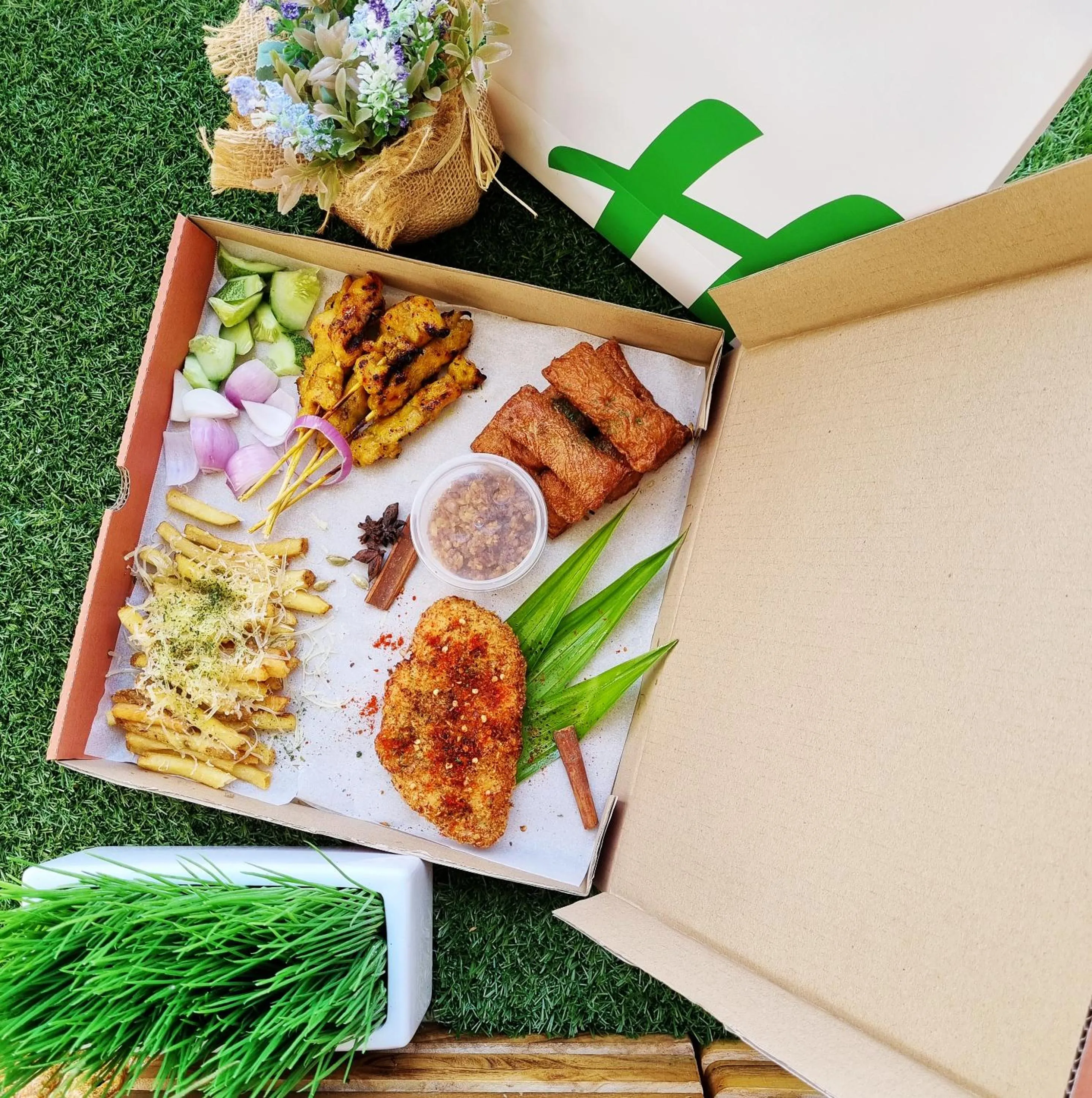 Restaurant/places to eat in Holiday Inn Melaka by IHG