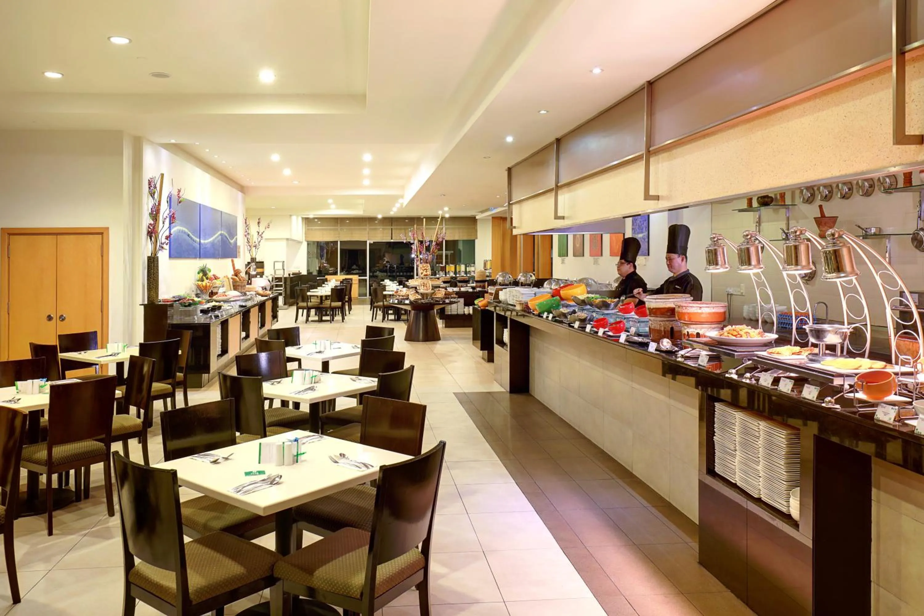 Restaurant/places to eat in Holiday Inn Melaka by IHG