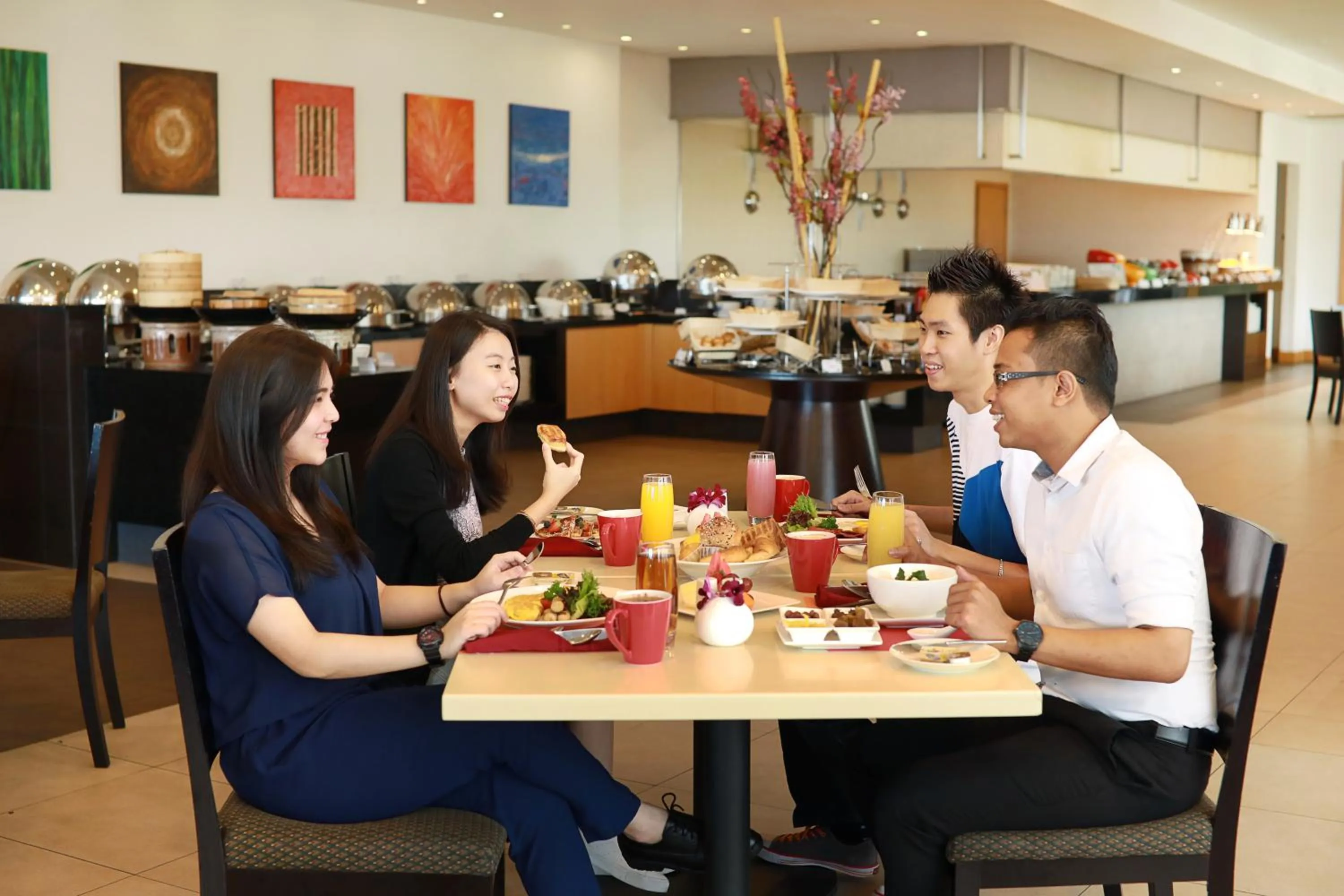 Restaurant/places to eat in Holiday Inn Melaka by IHG