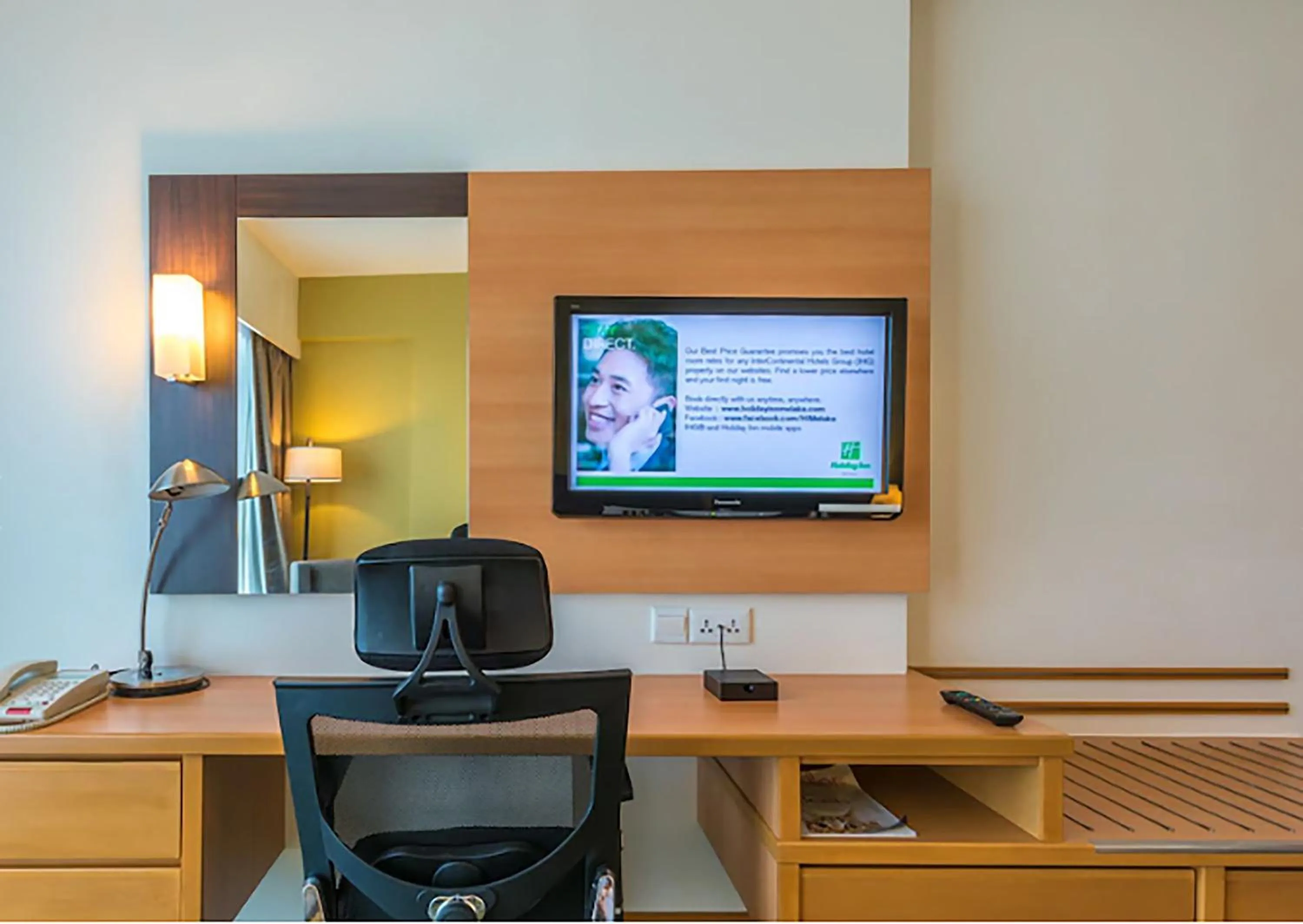 Communal lounge/ TV room in Holiday Inn Melaka by IHG