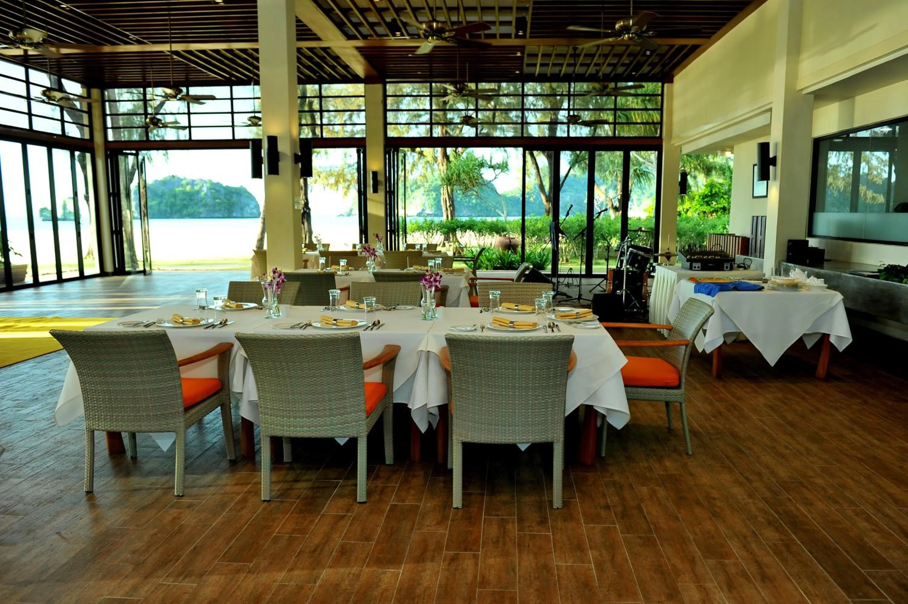 Restaurant/places to eat in Tanjung Rhu Resort
