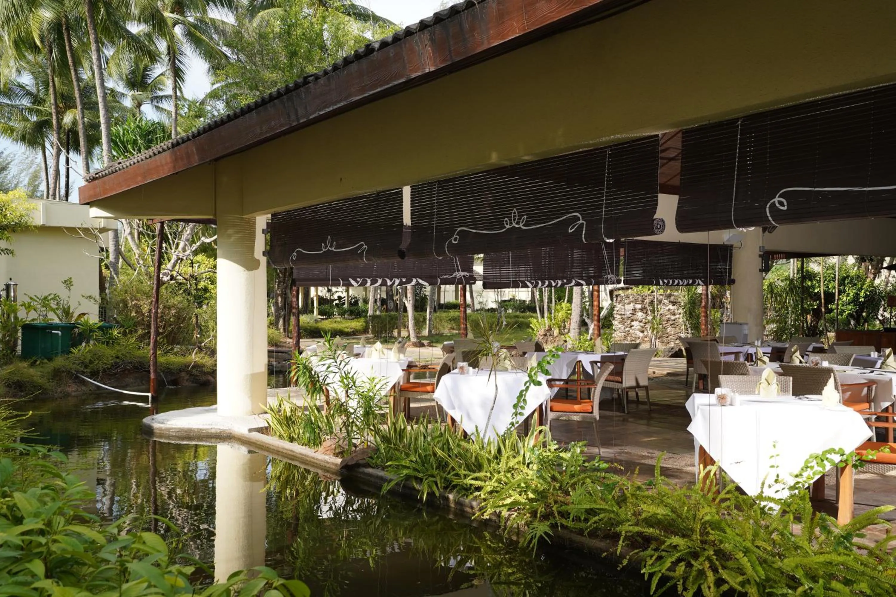 Restaurant/places to eat in Tanjung Rhu Resort