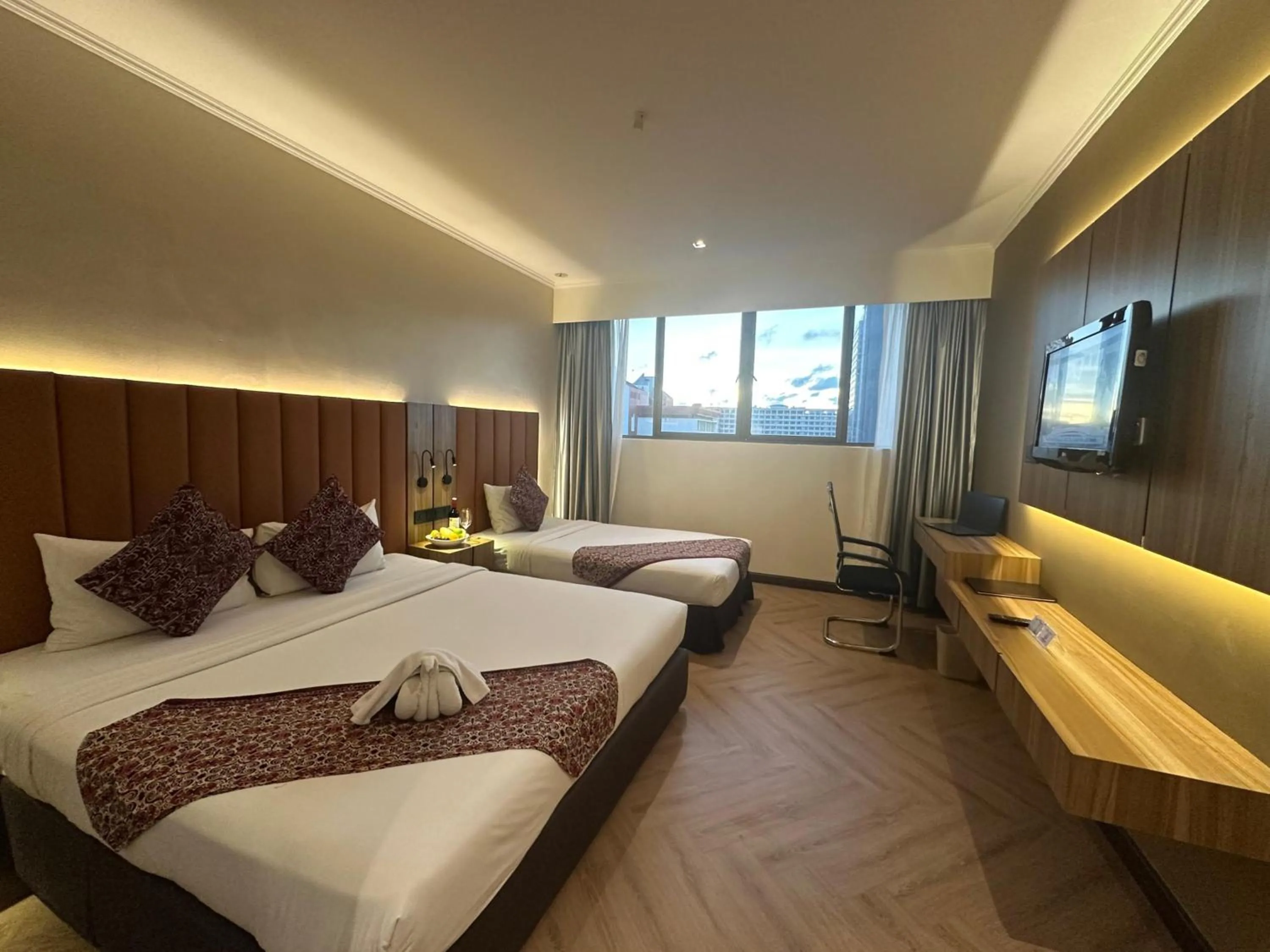 TV and multimedia, Bed in Hotel Shangri-la Kota Kinabalu