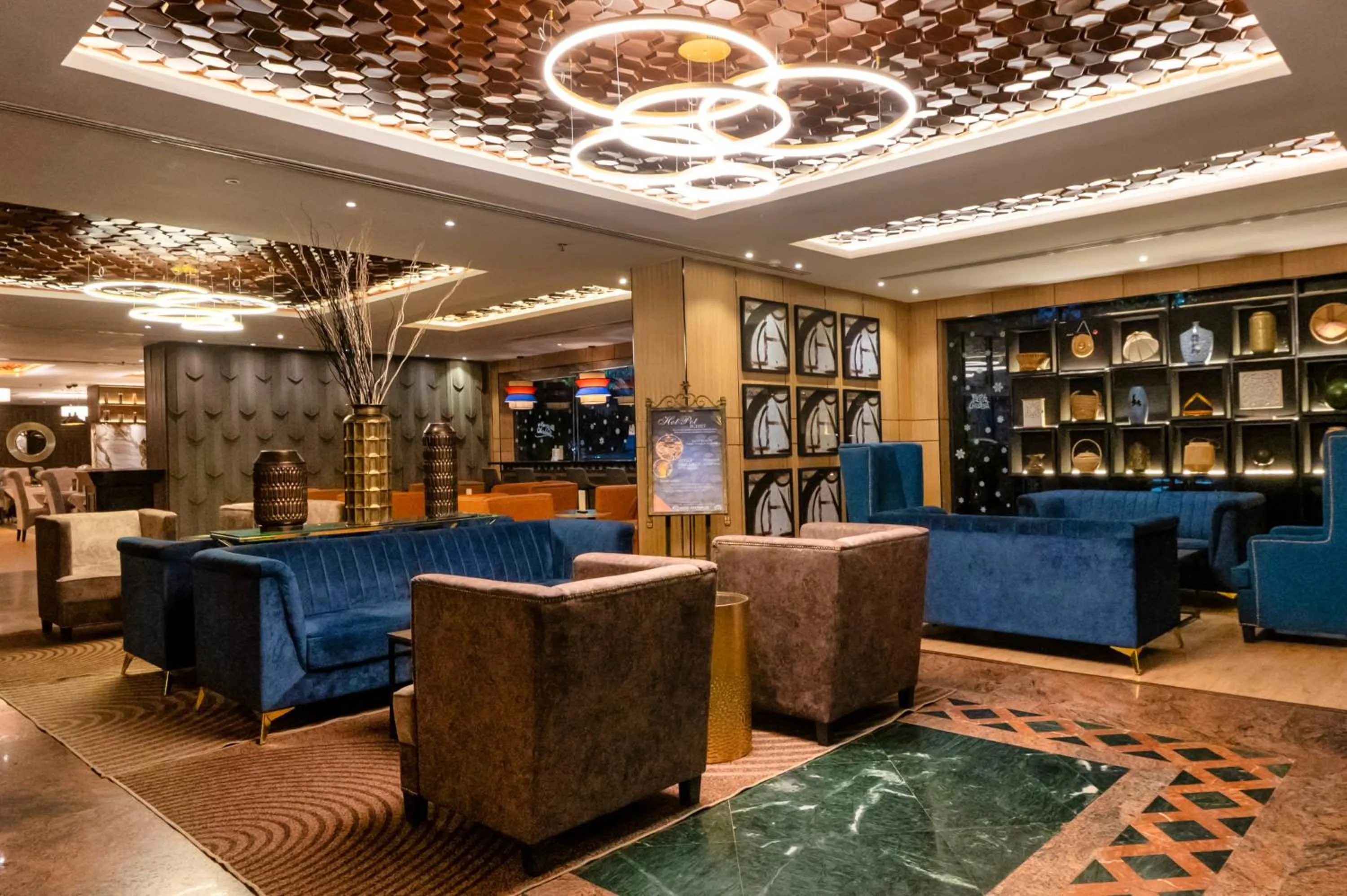 Lobby or reception in Howard Johnson by Wyndham Kota Kinabalu City Centre, formerly Hotel Shangri-La Kota Kinabalu