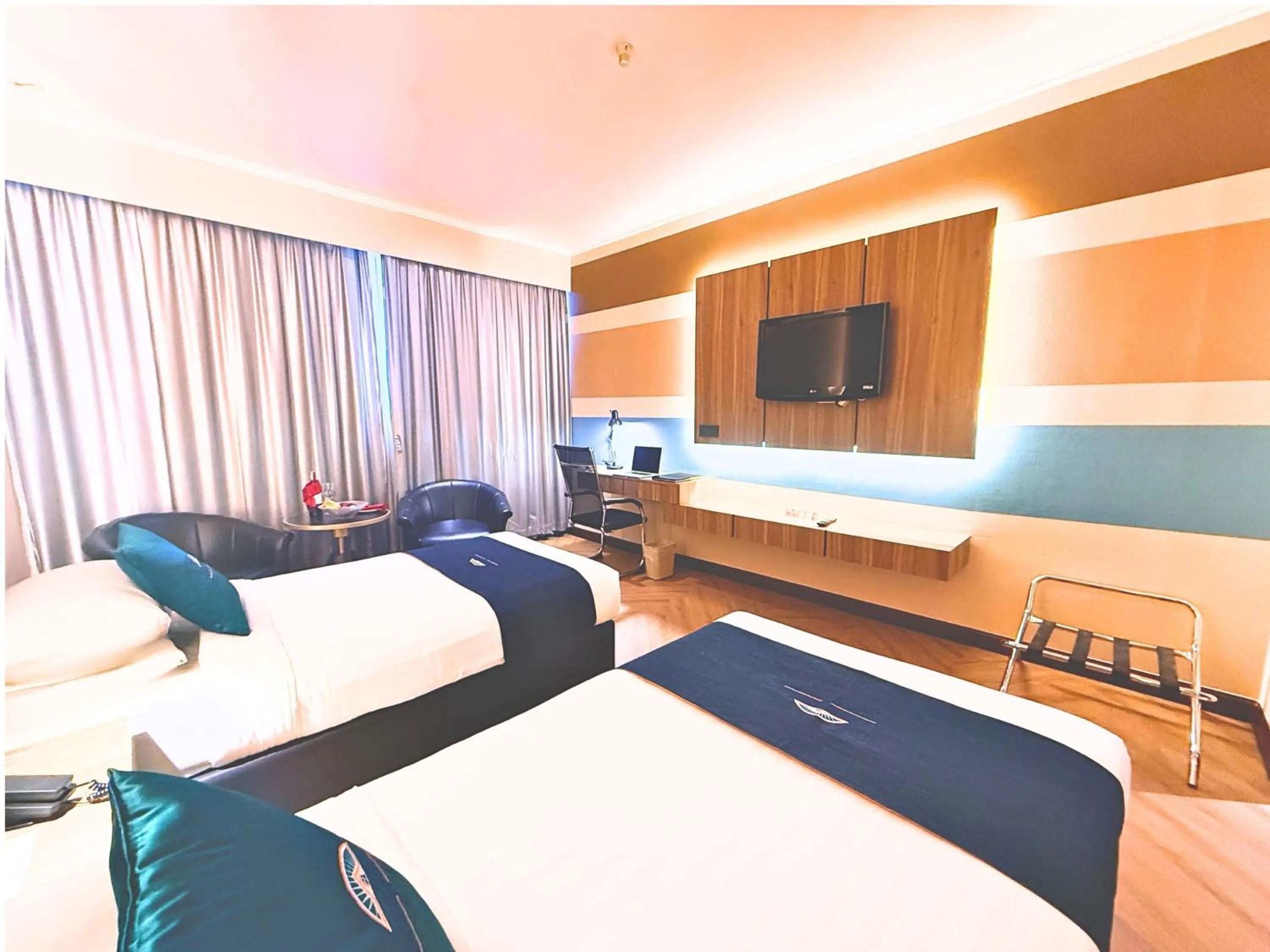 Bed in Howard Johnson by Wyndham Kota Kinabalu City Centre, formerly Hotel Shangri-La Kota Kinabalu