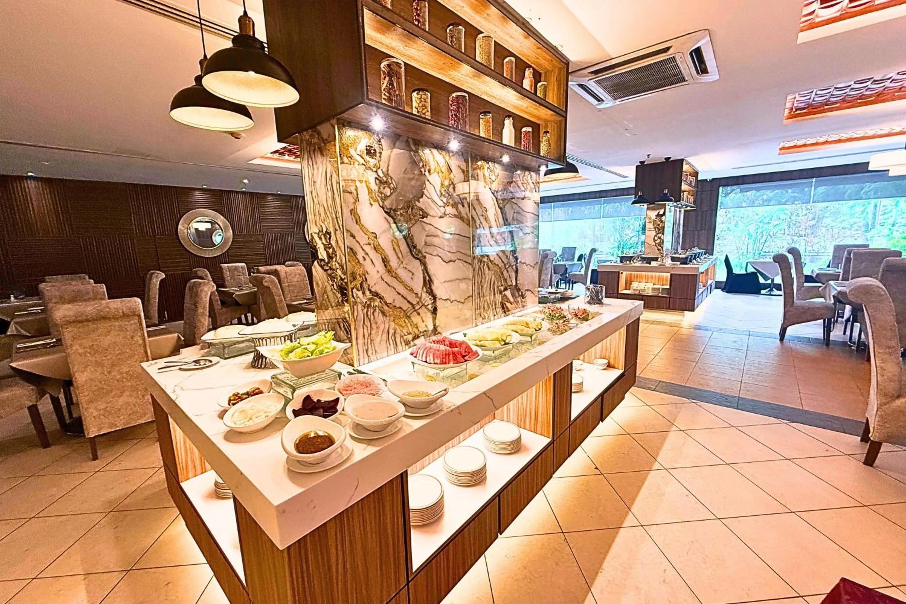 Restaurant/places to eat in Howard Johnson by Wyndham Kota Kinabalu City Centre, formerly Hotel Shangri-La Kota Kinabalu