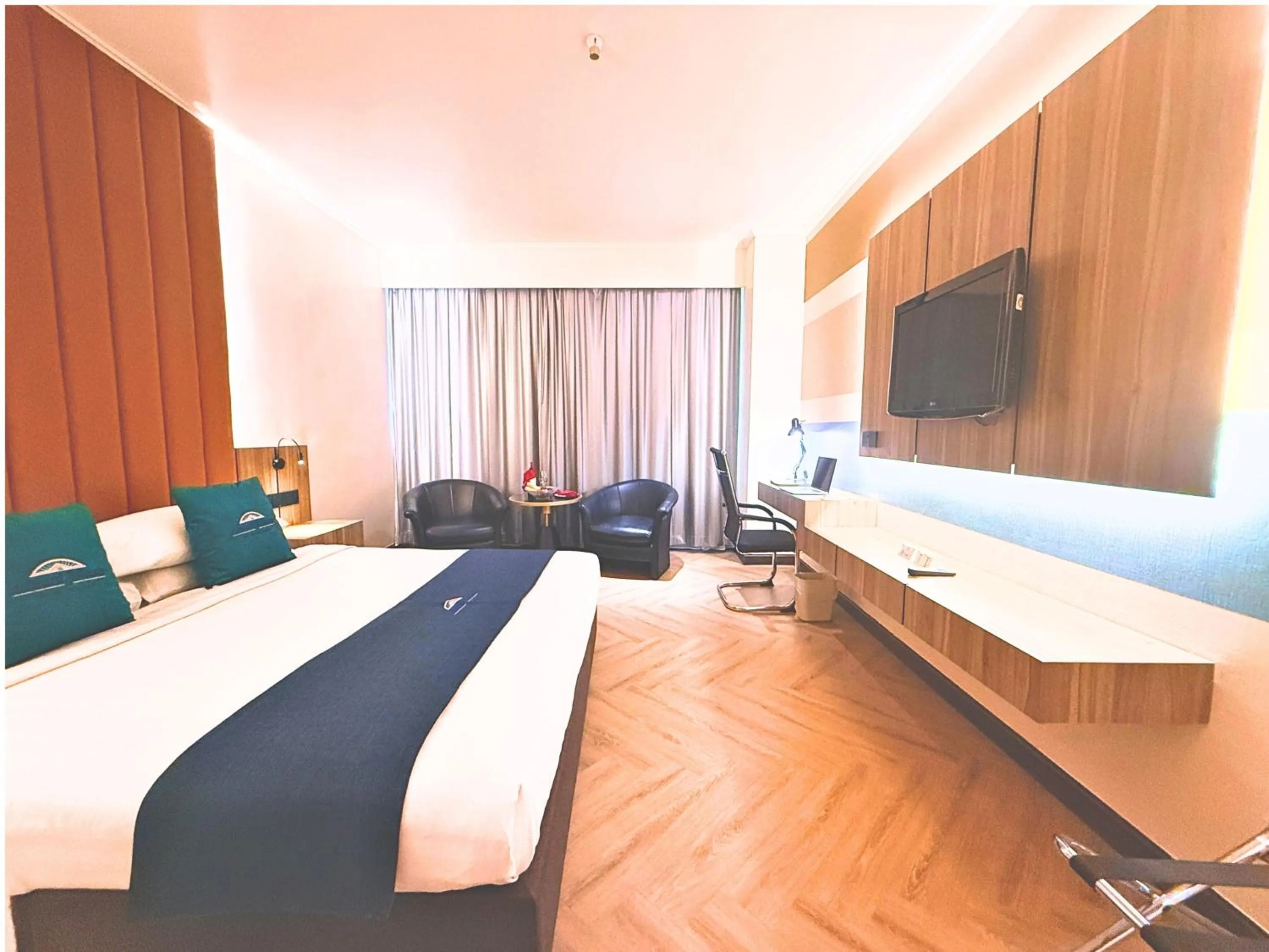 Bed in Howard Johnson by Wyndham Kota Kinabalu City Centre, formerly Hotel Shangri-La Kota Kinabalu