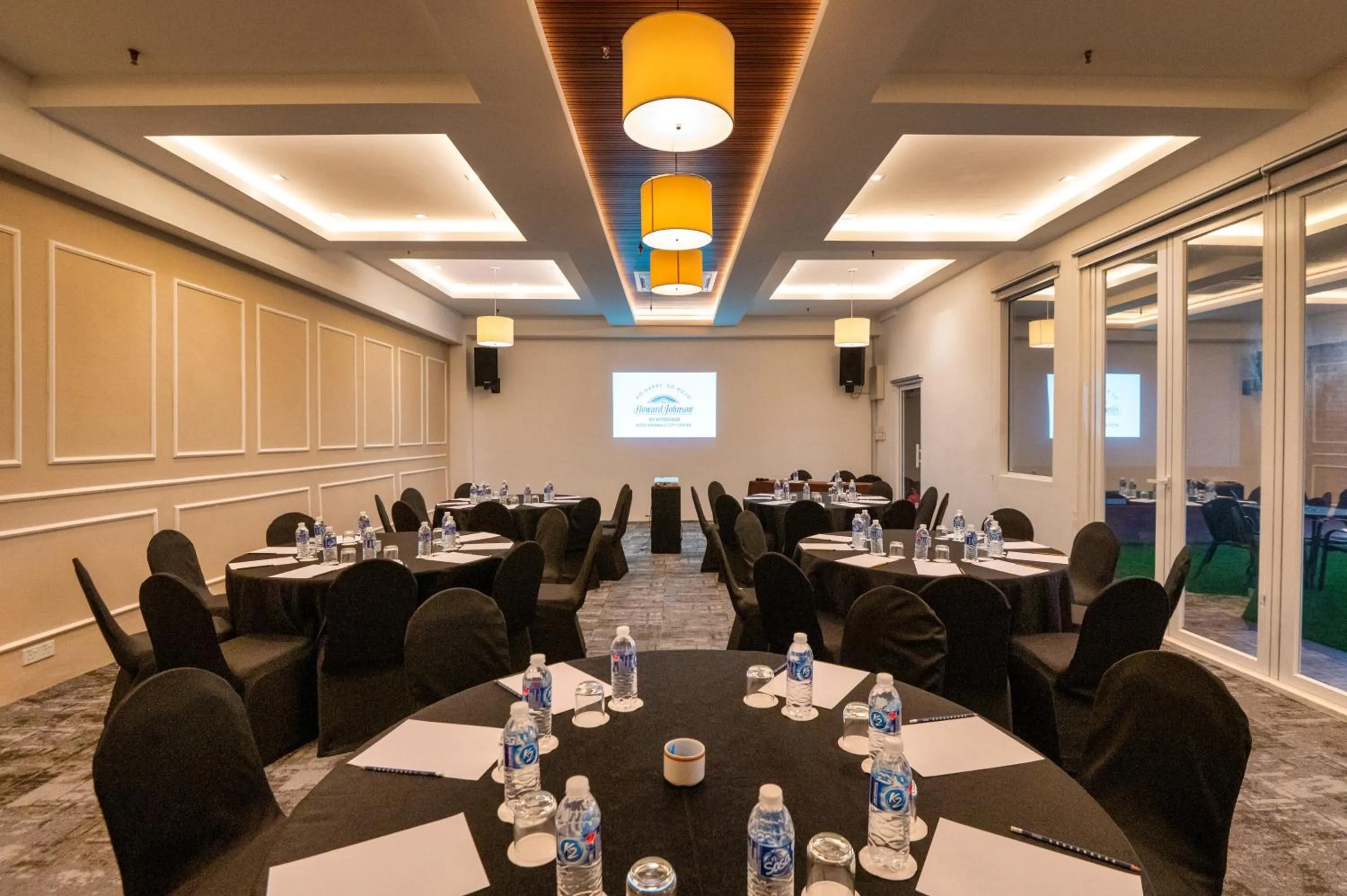 Meeting/conference room in Howard Johnson by Wyndham Kota Kinabalu City Centre, formerly Hotel Shangri-La Kota Kinabalu