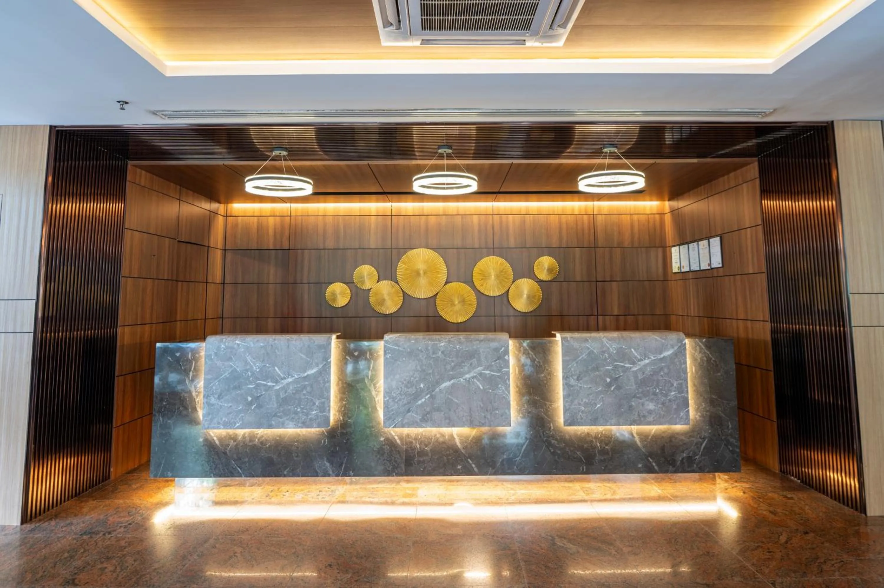 Lobby or reception in Howard Johnson by Wyndham Kota Kinabalu City Centre, formerly Hotel Shangri-La Kota Kinabalu