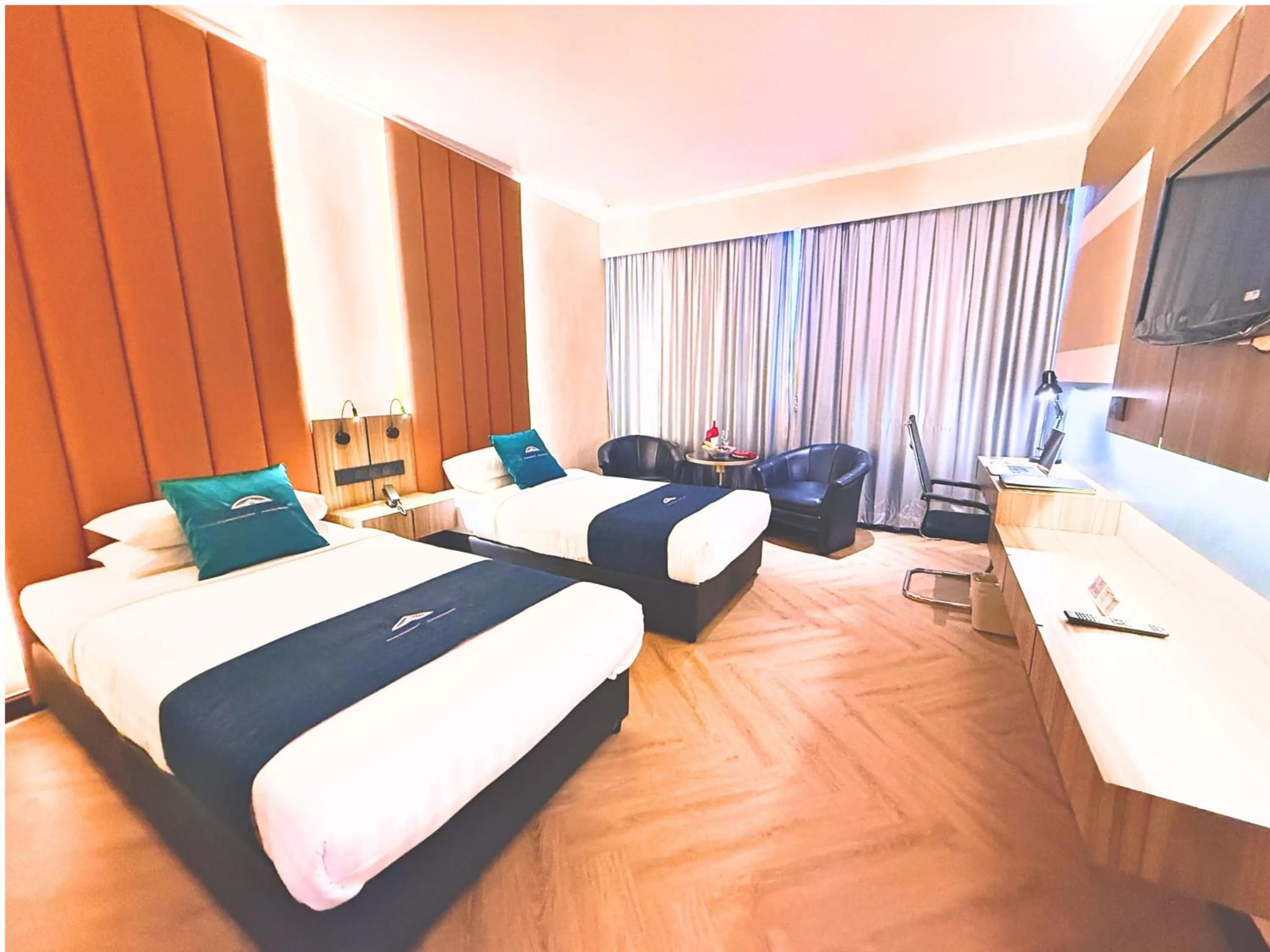 Bed in Howard Johnson by Wyndham Kota Kinabalu City Centre, formerly Hotel Shangri-La Kota Kinabalu