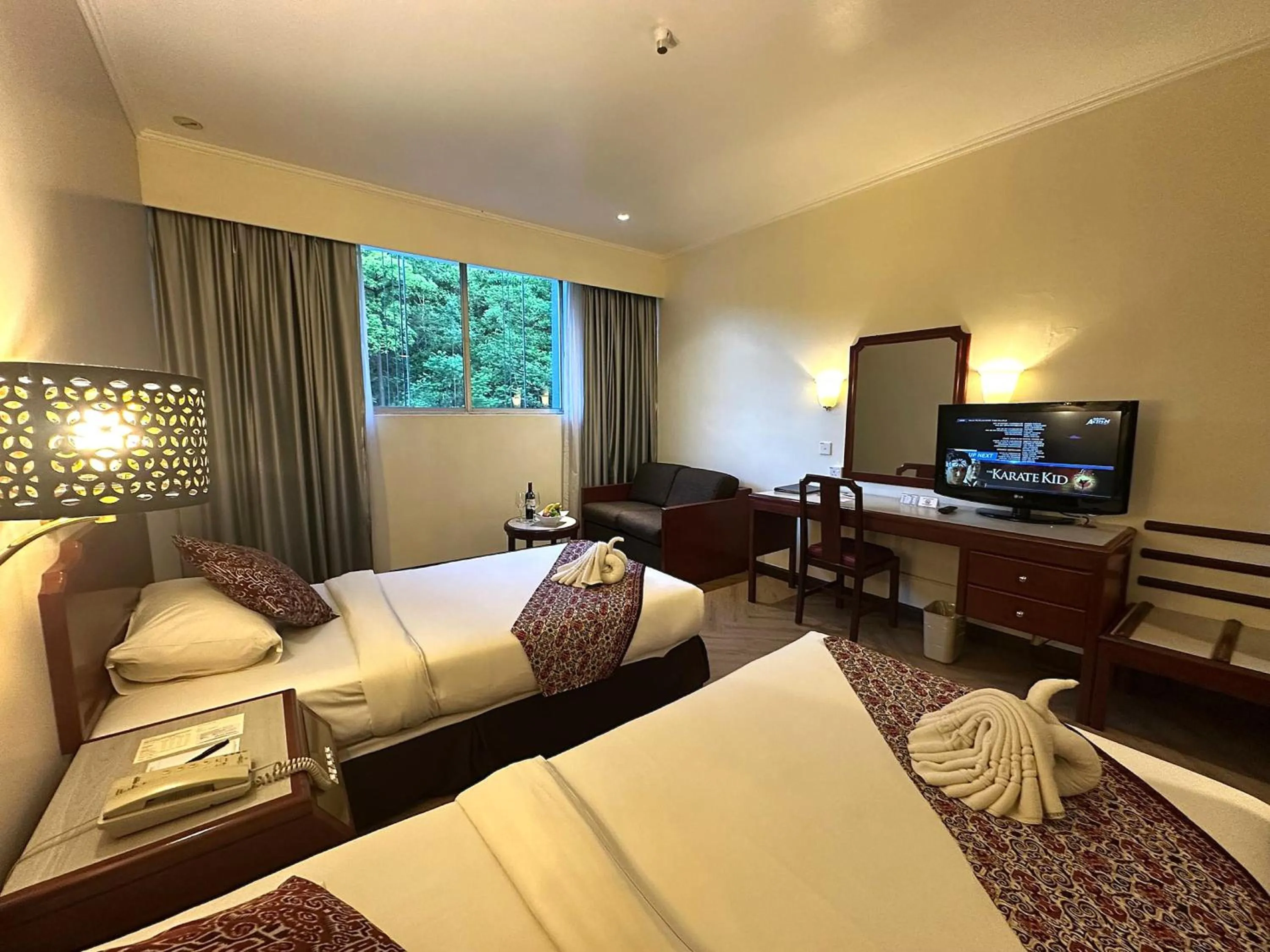 Bed in Hotel Shangri-la Kota Kinabalu