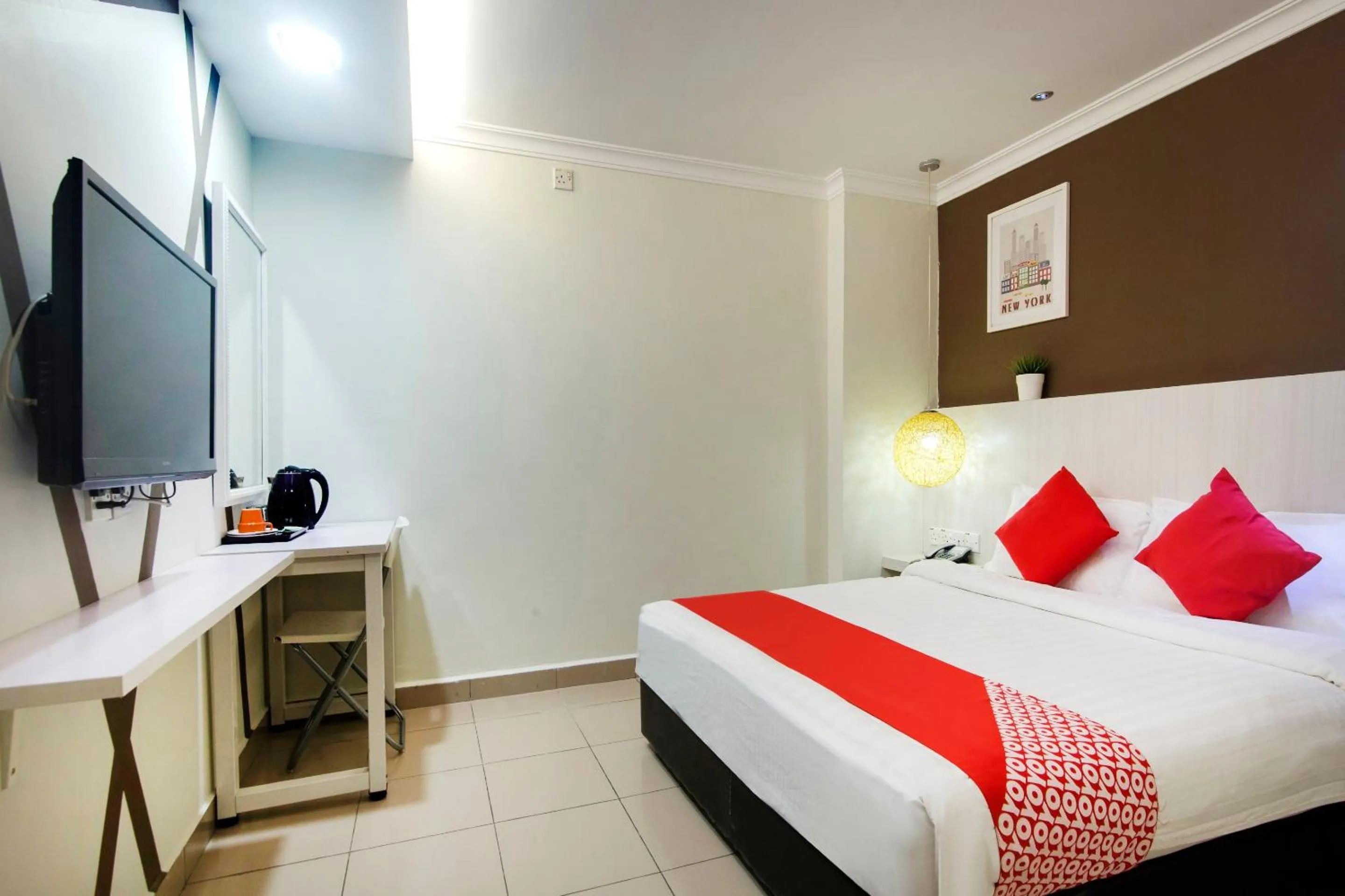 Bedroom, Bed in OYO 761 City Hotel