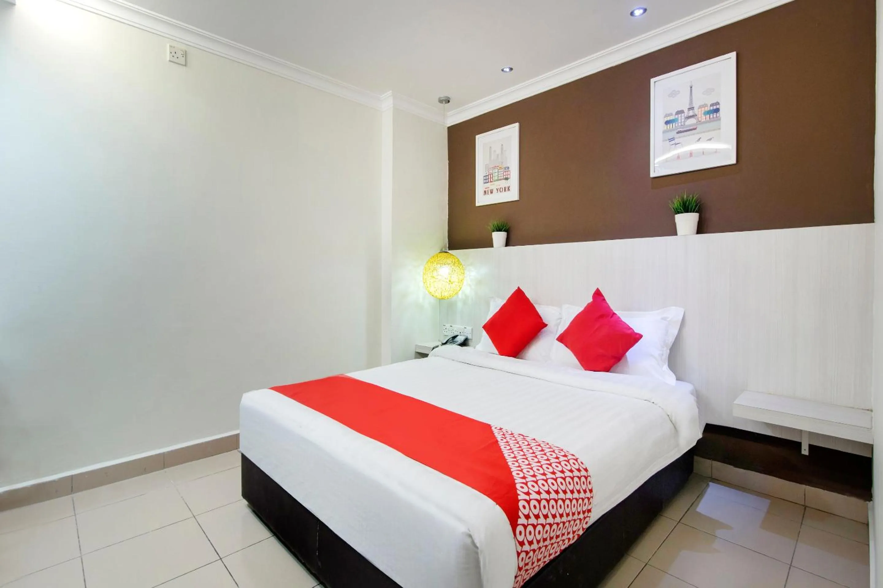 Bedroom, Bed in OYO 761 City Hotel