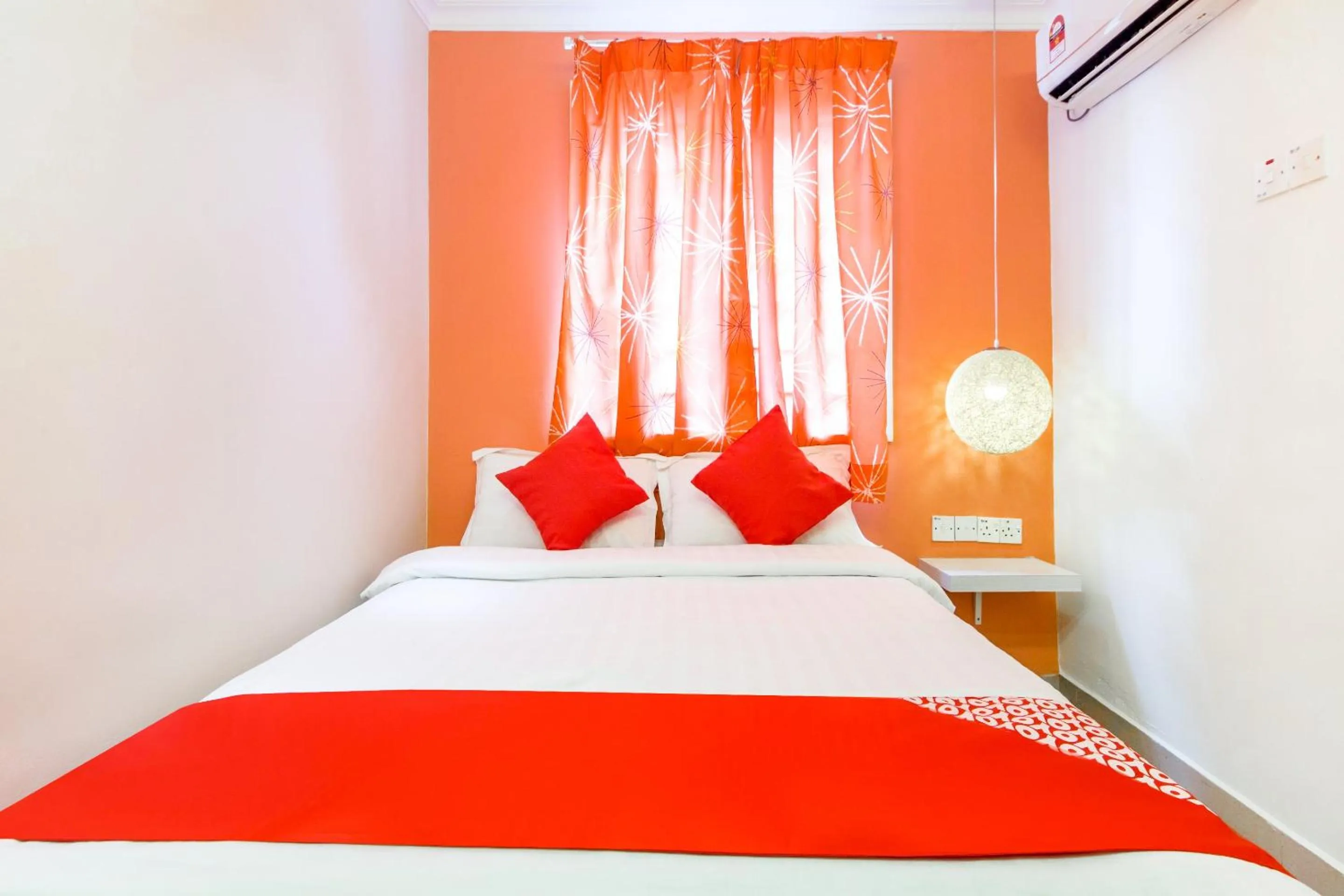 Bedroom, Bed in OYO 761 City Hotel