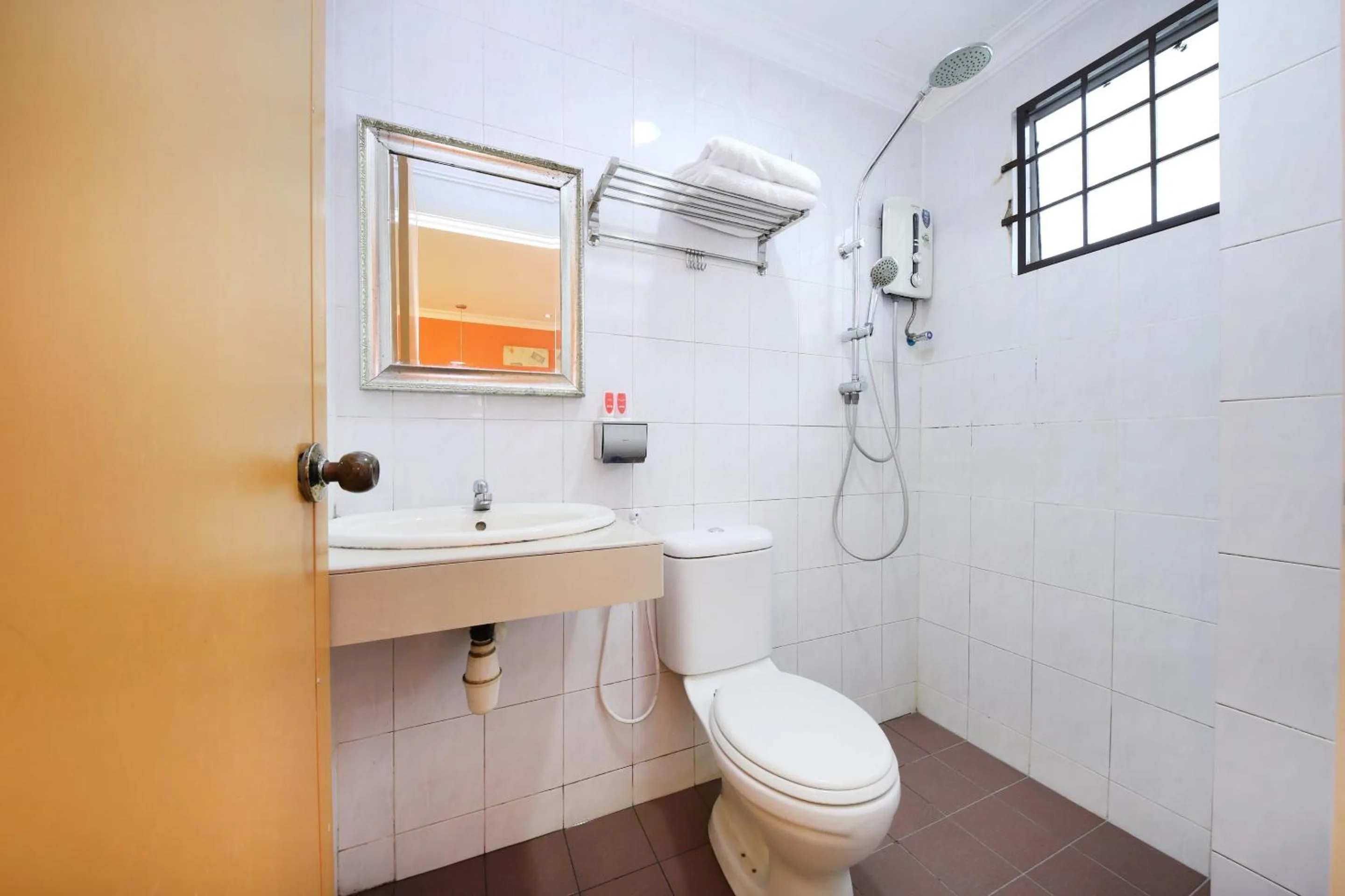 Bathroom in OYO 761 City Hotel