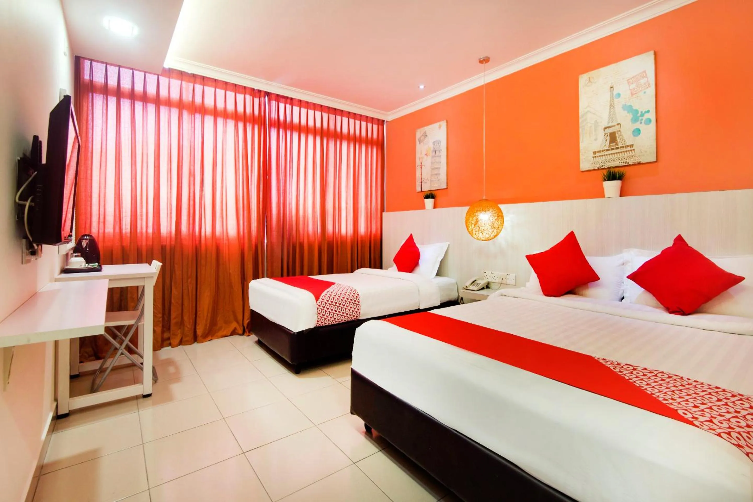 Bedroom, Bed in OYO 761 City Hotel